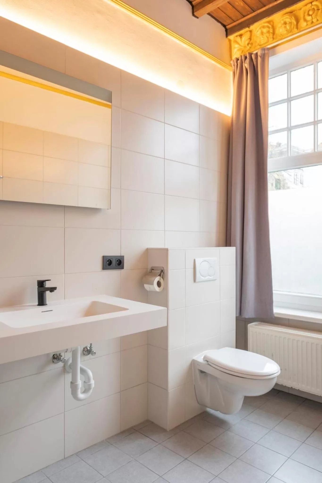 Toilet in Canalview Hotel Ter Reien