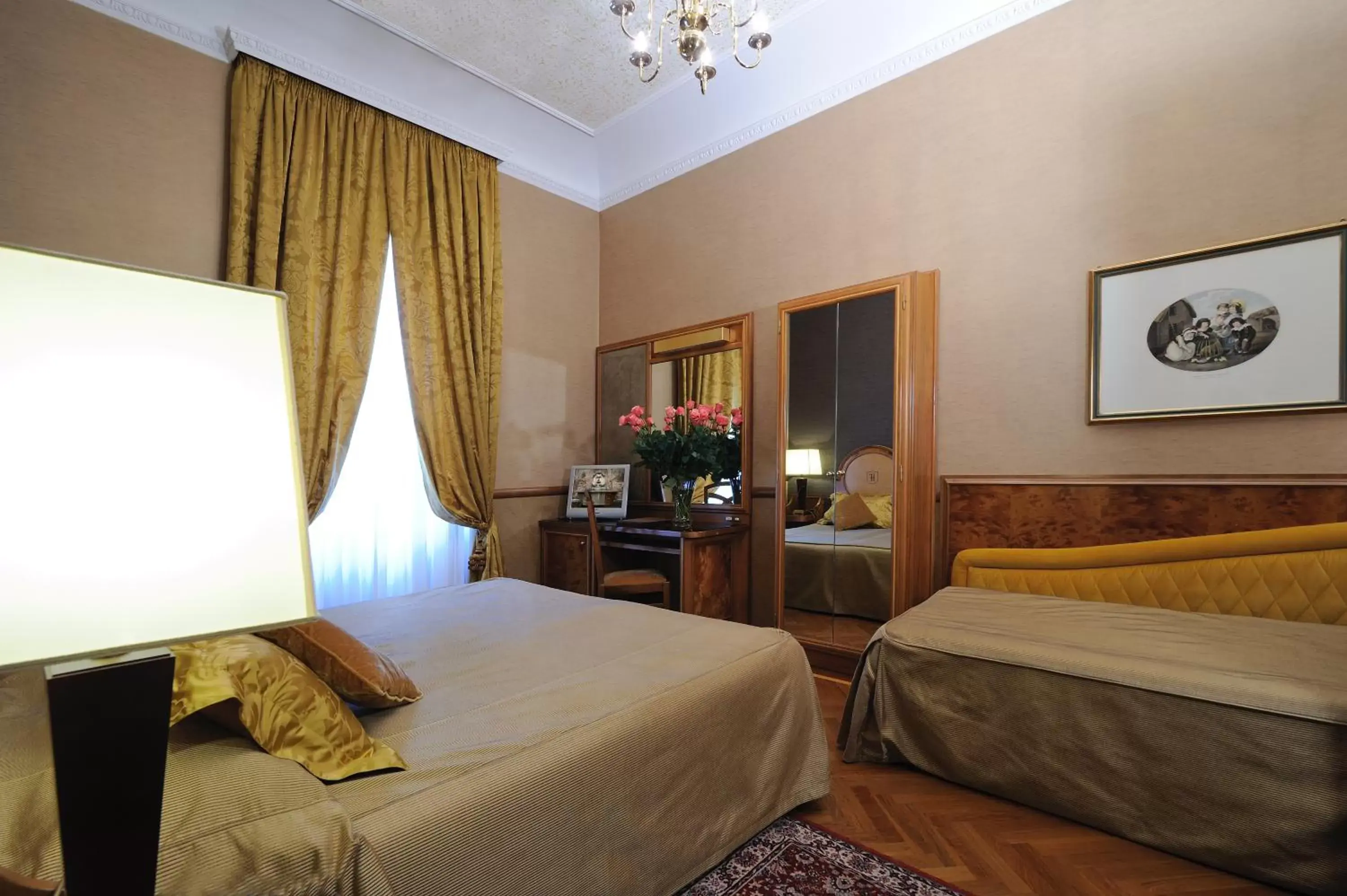Photo of the whole room, Bed in Hotel Farnese