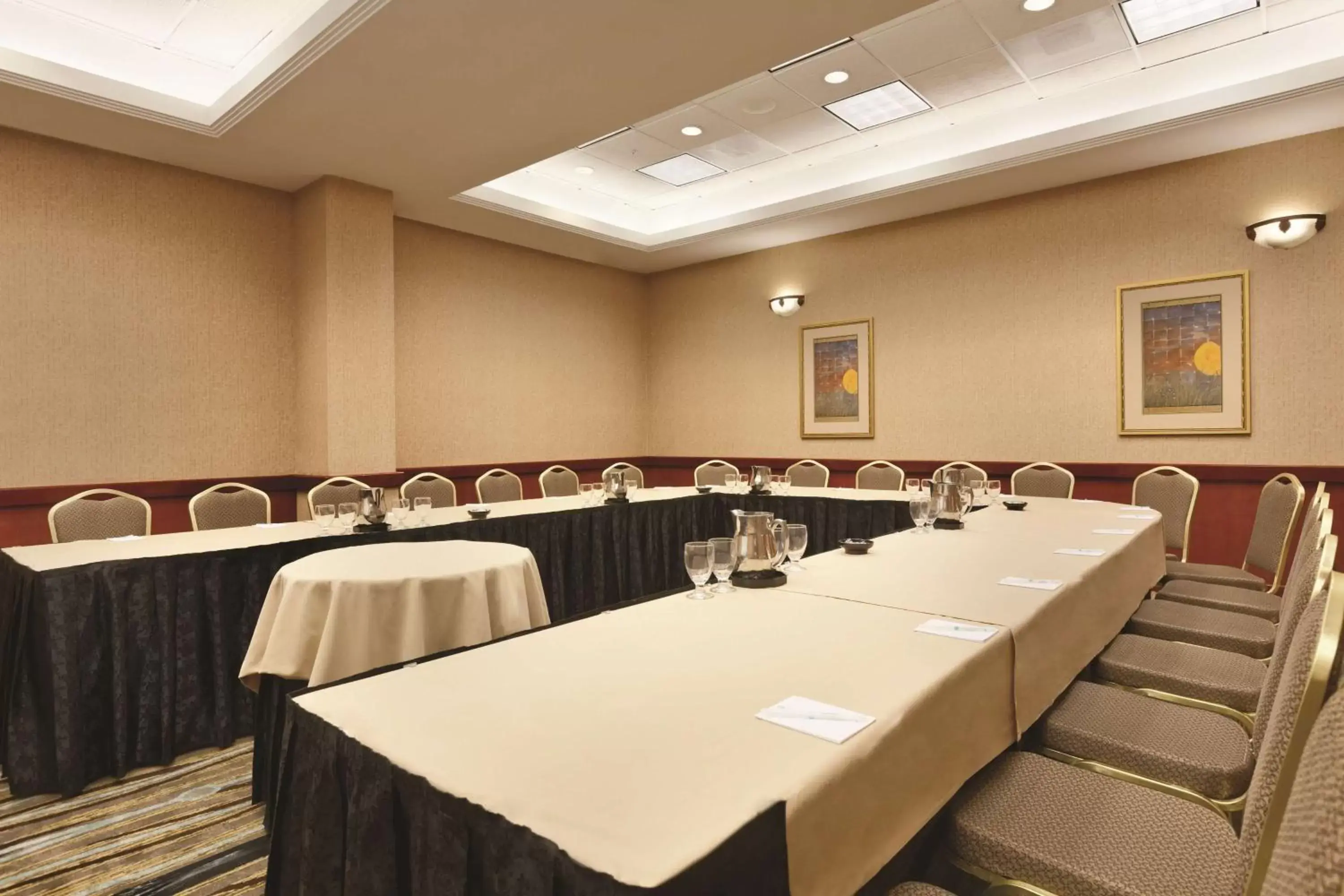 Meeting/conference room in Embassy Suites by Hilton Anaheim South