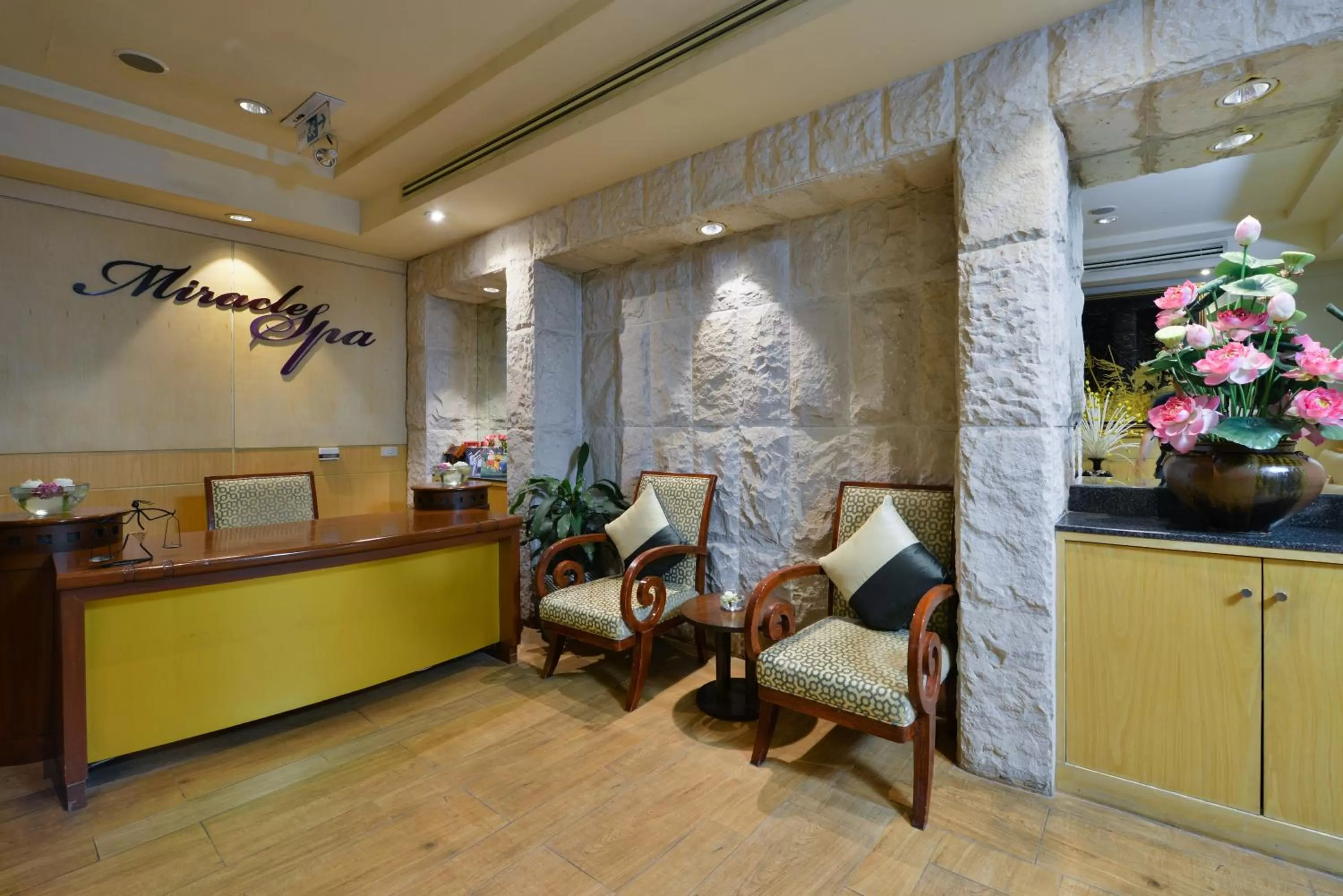 Spa and wellness centre/facilities in Miracle Grand Convention Hotel