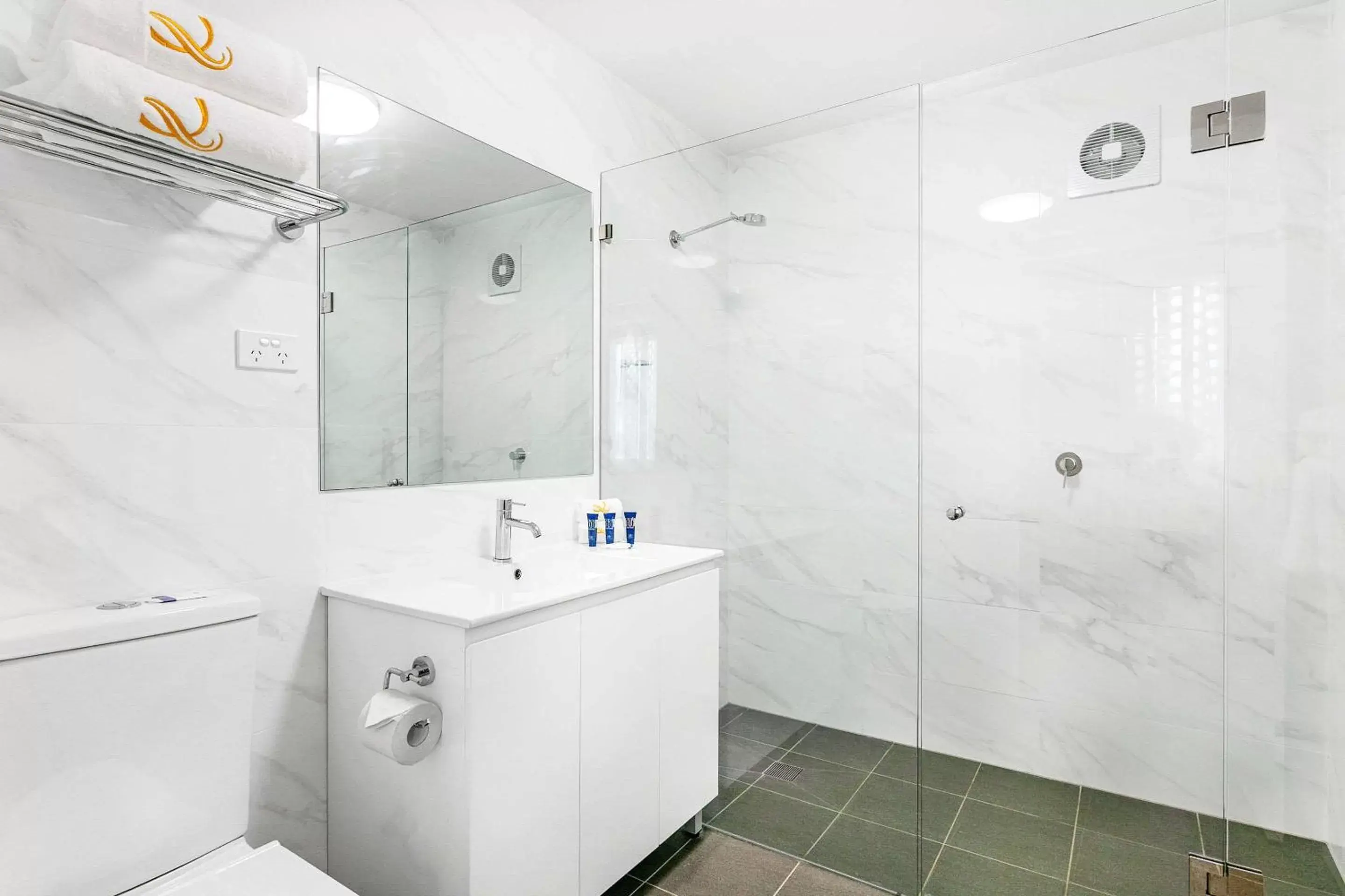 Bathroom in Quality Inn Sunshine Haberfield