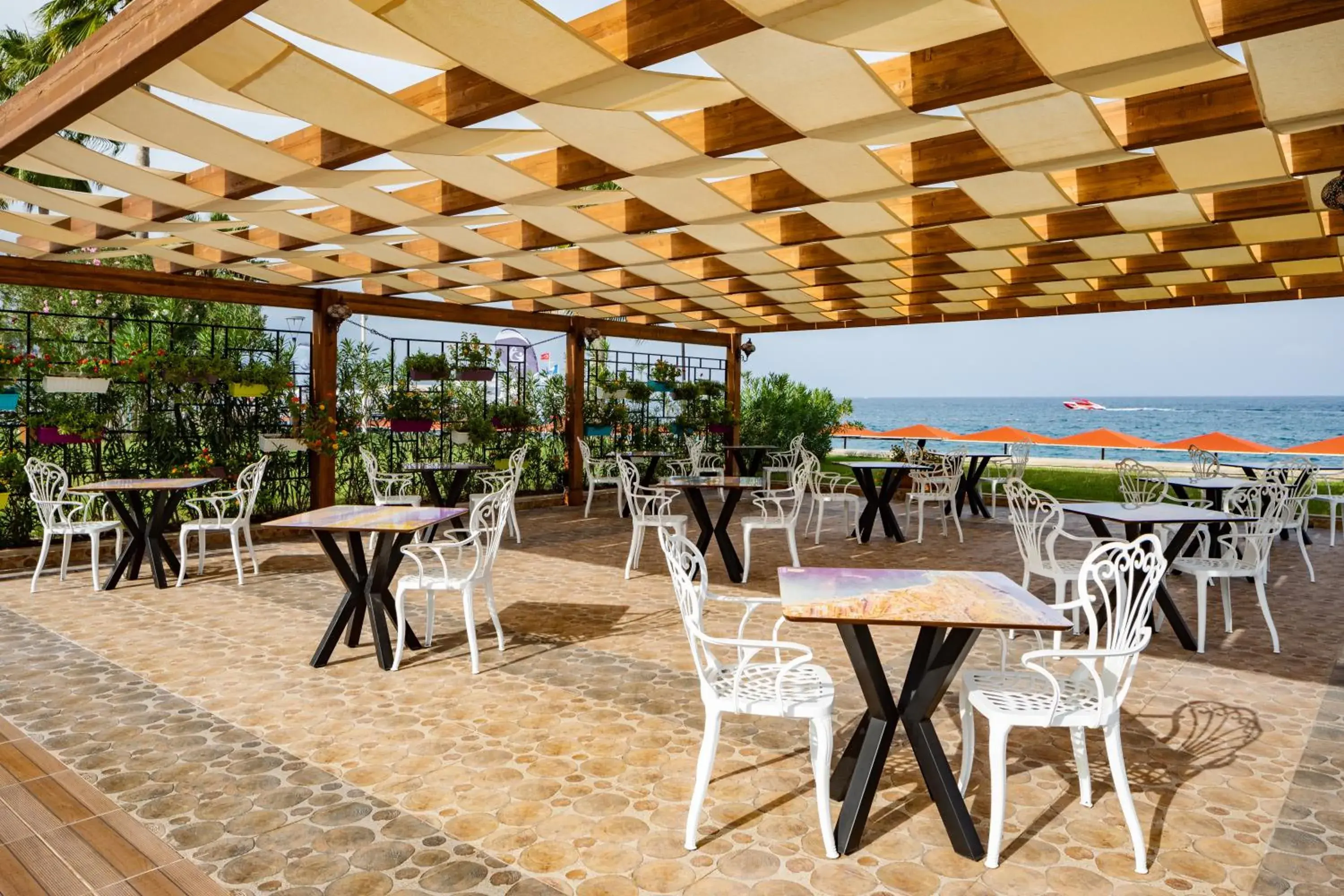 Patio, Restaurant/Places to Eat in Fun&Sun Active Club Hydros