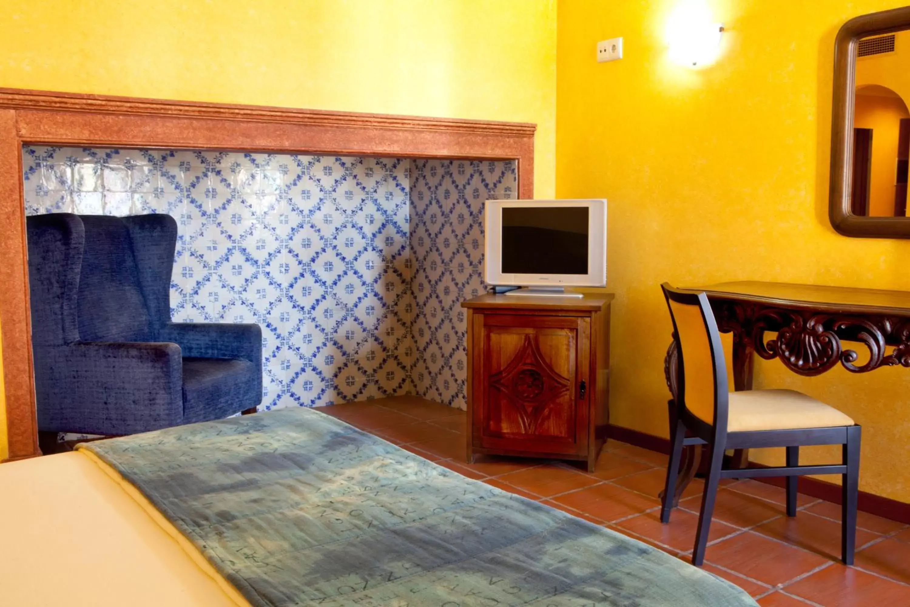 Bedroom, TV/Entertainment Center in Hotel Convento D'Alter