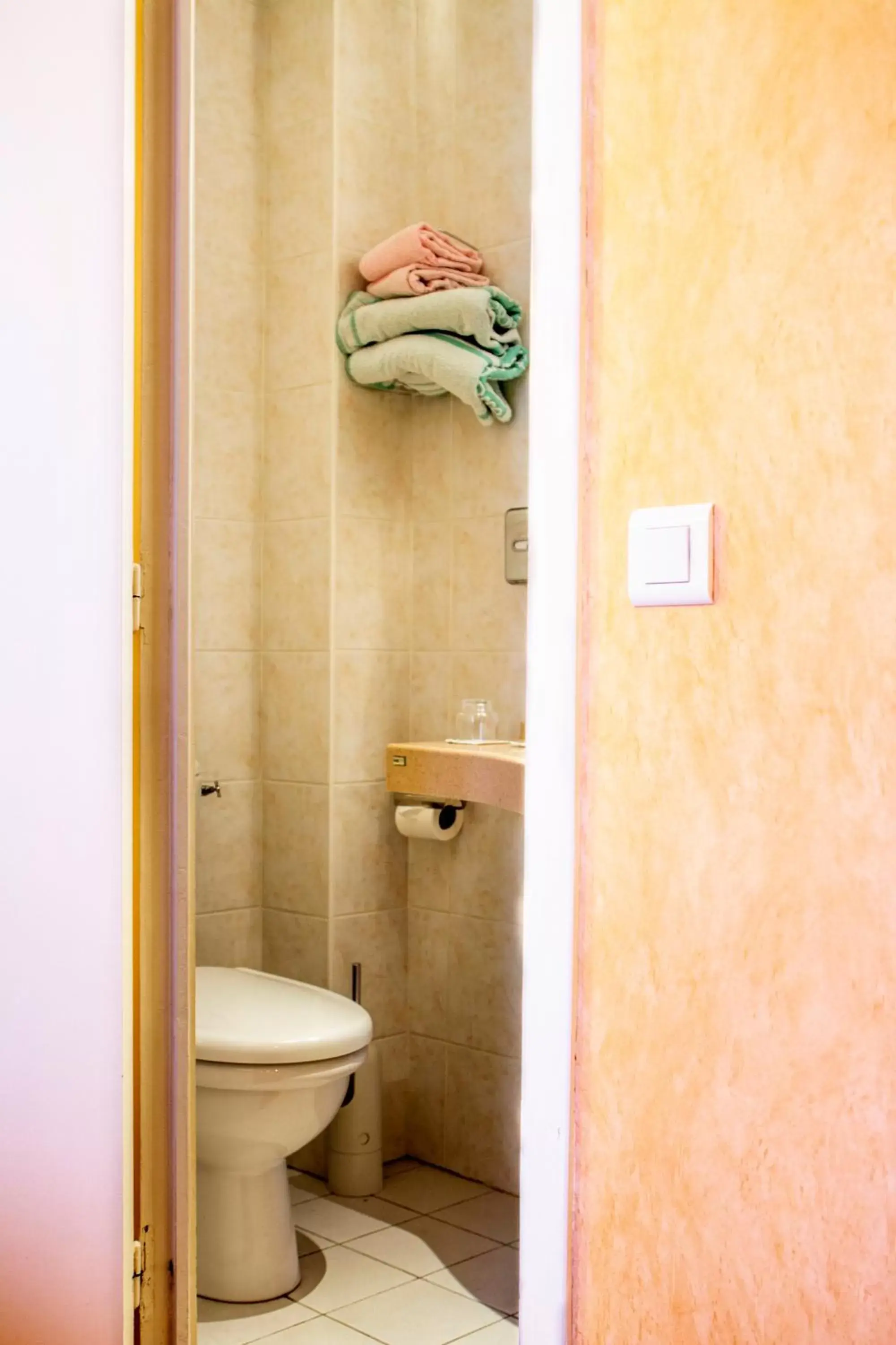 Toilet, Bathroom in Hotel Terminus Montparnasse