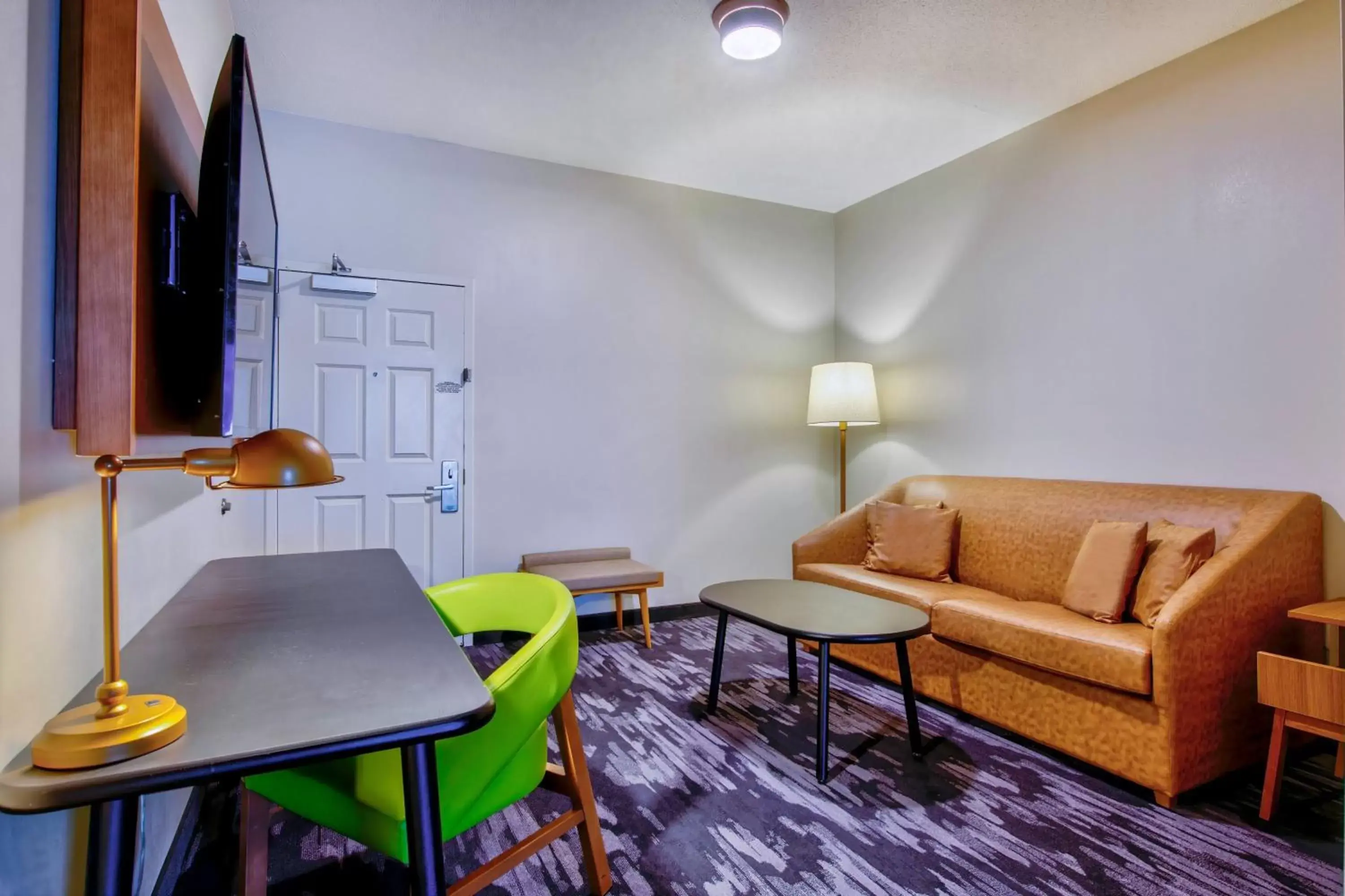 Living room, Seating Area in Fairfield Inn & Suites by Marriott Cortland