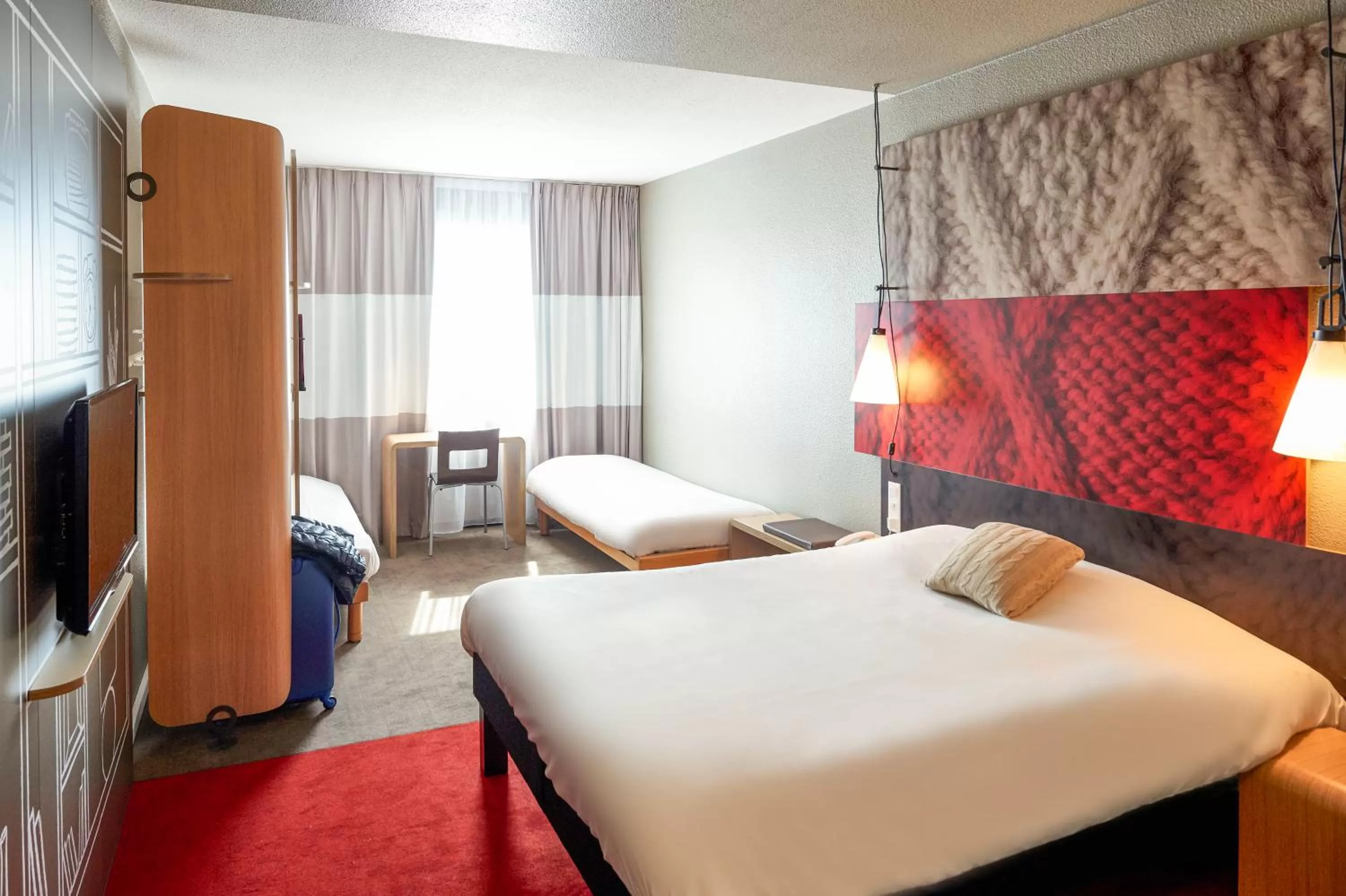 Bedroom, Bed in ibis Lille Centre Grand Palais