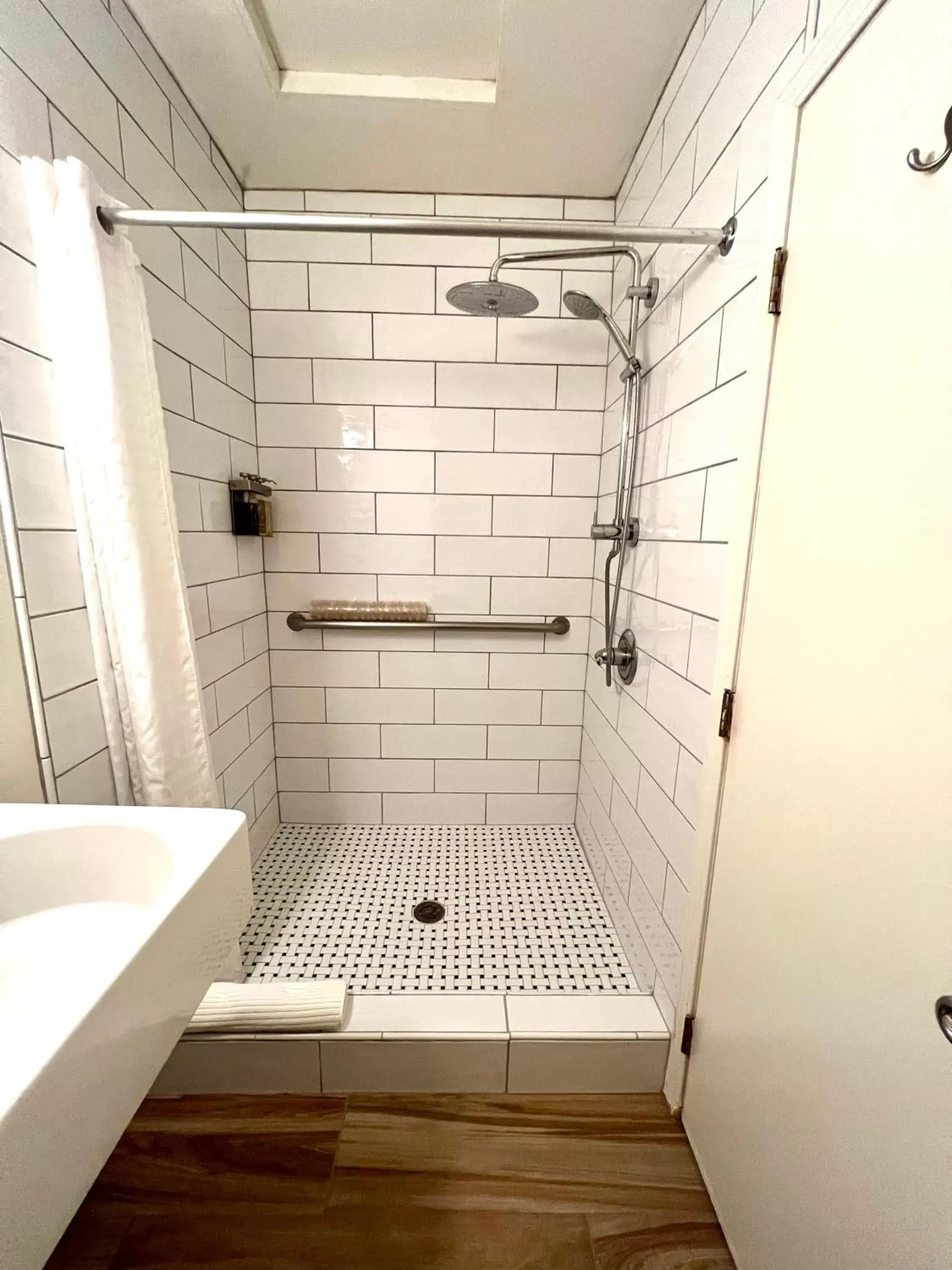 Shower, Bathroom in Agave Inn