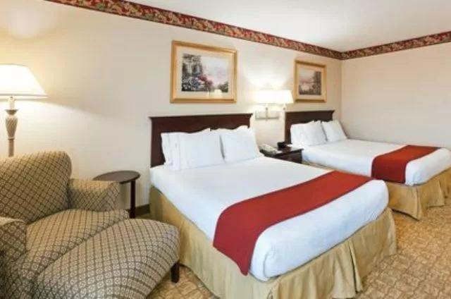 Photo of the whole room, Bed in Holiday Inn Express Winston-Salem by IHG