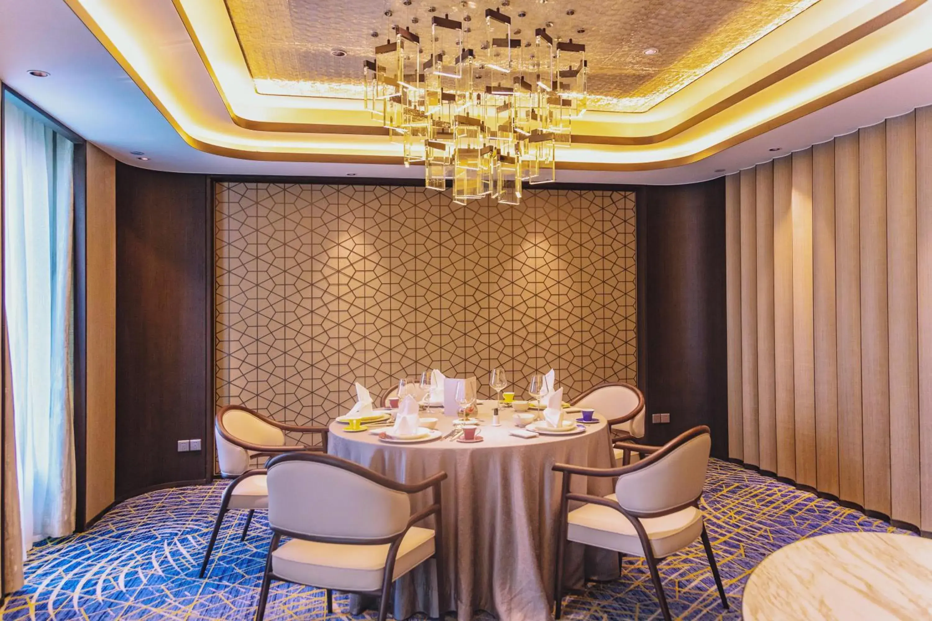 Restaurant/Places to Eat in Radisson Collection Hotel, Yangtze Shanghai