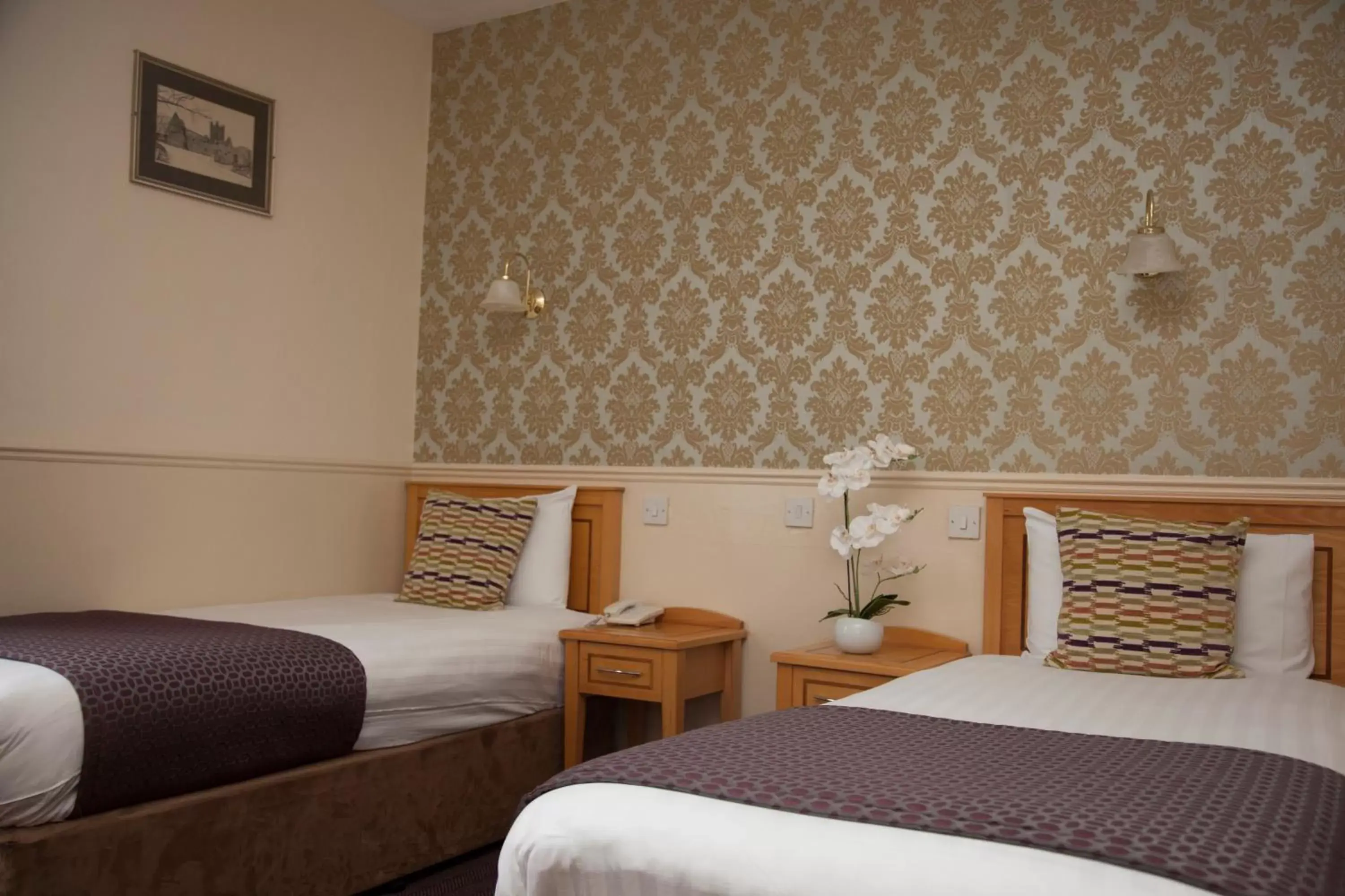 Bedroom, Bed in Club House Hotel Kilkenny