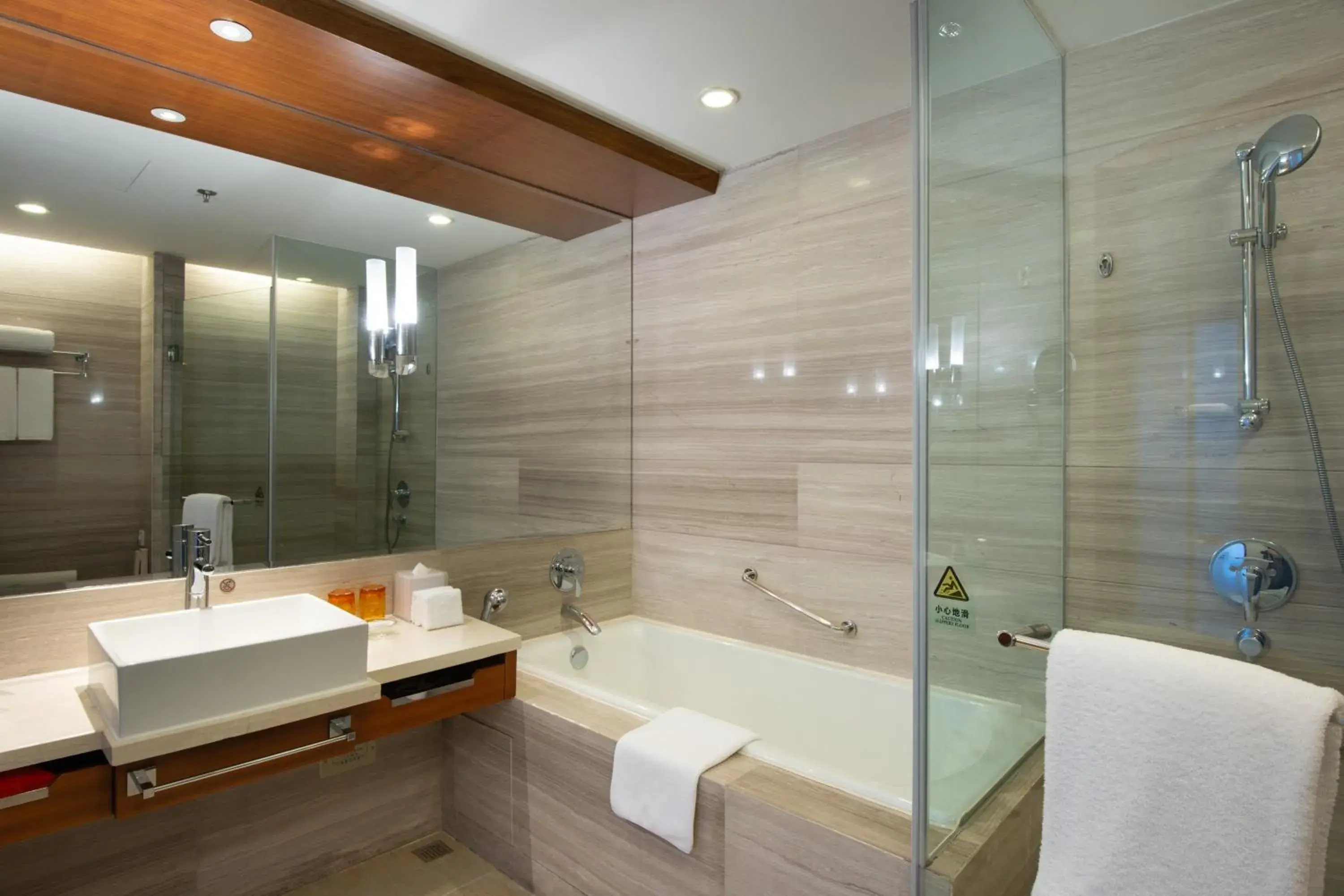 Bathroom in Crowne Plaza Shanghai Jinxiu