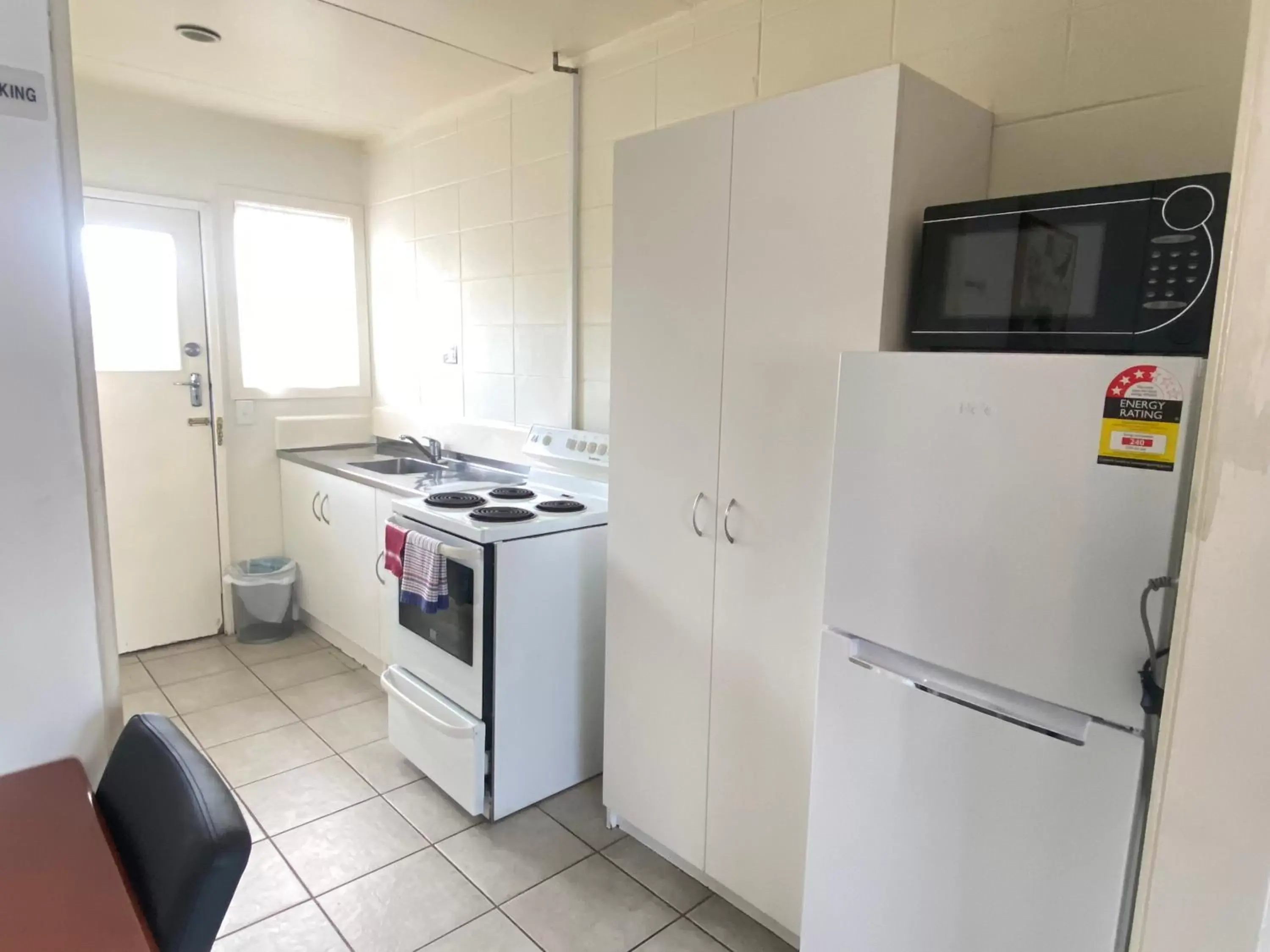 Kitchen/Kitchenette in Kowhai Motel Rotorua