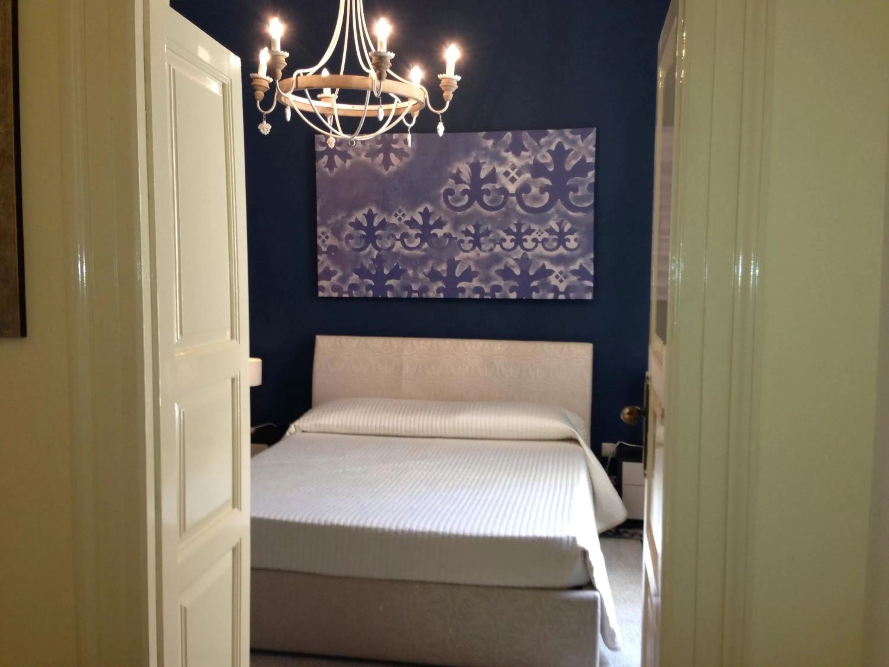 Decorative detail, Bed in Albergo Diffuso Dimora Rossi B&B