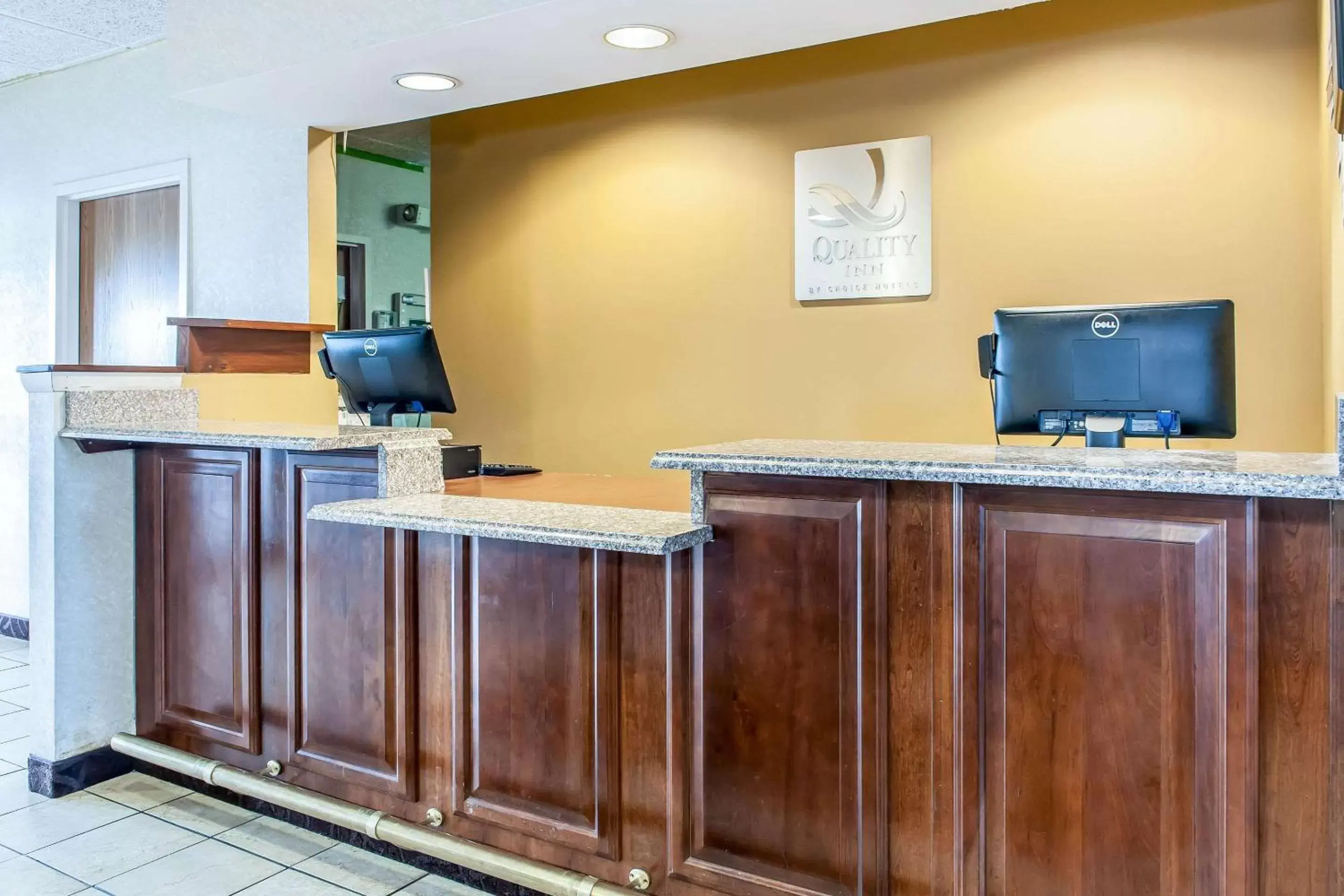 Lobby or reception, Lobby/Reception in Quality Inn Chester I-75