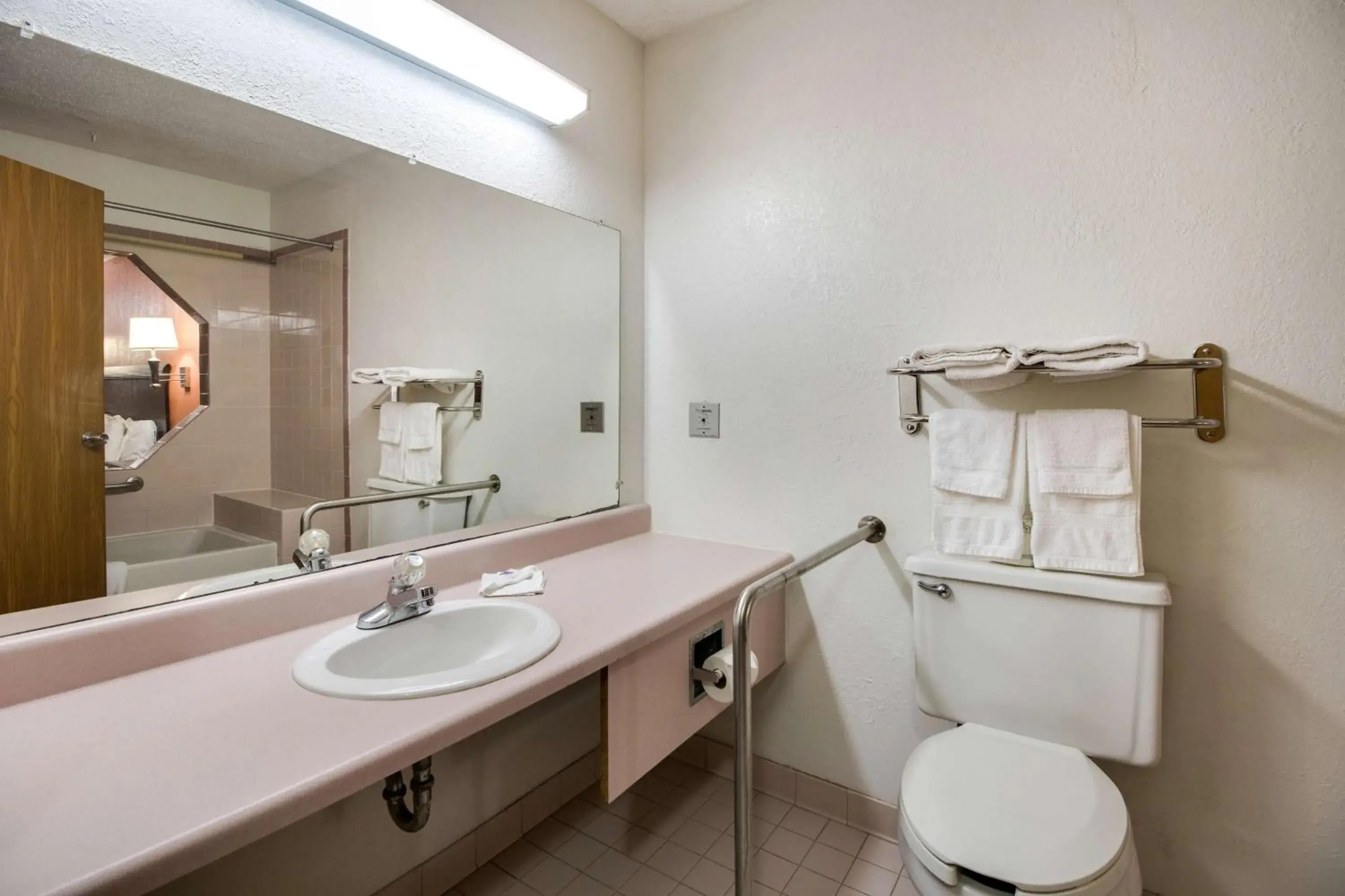 Bathroom in Motel 6-Marion, IL