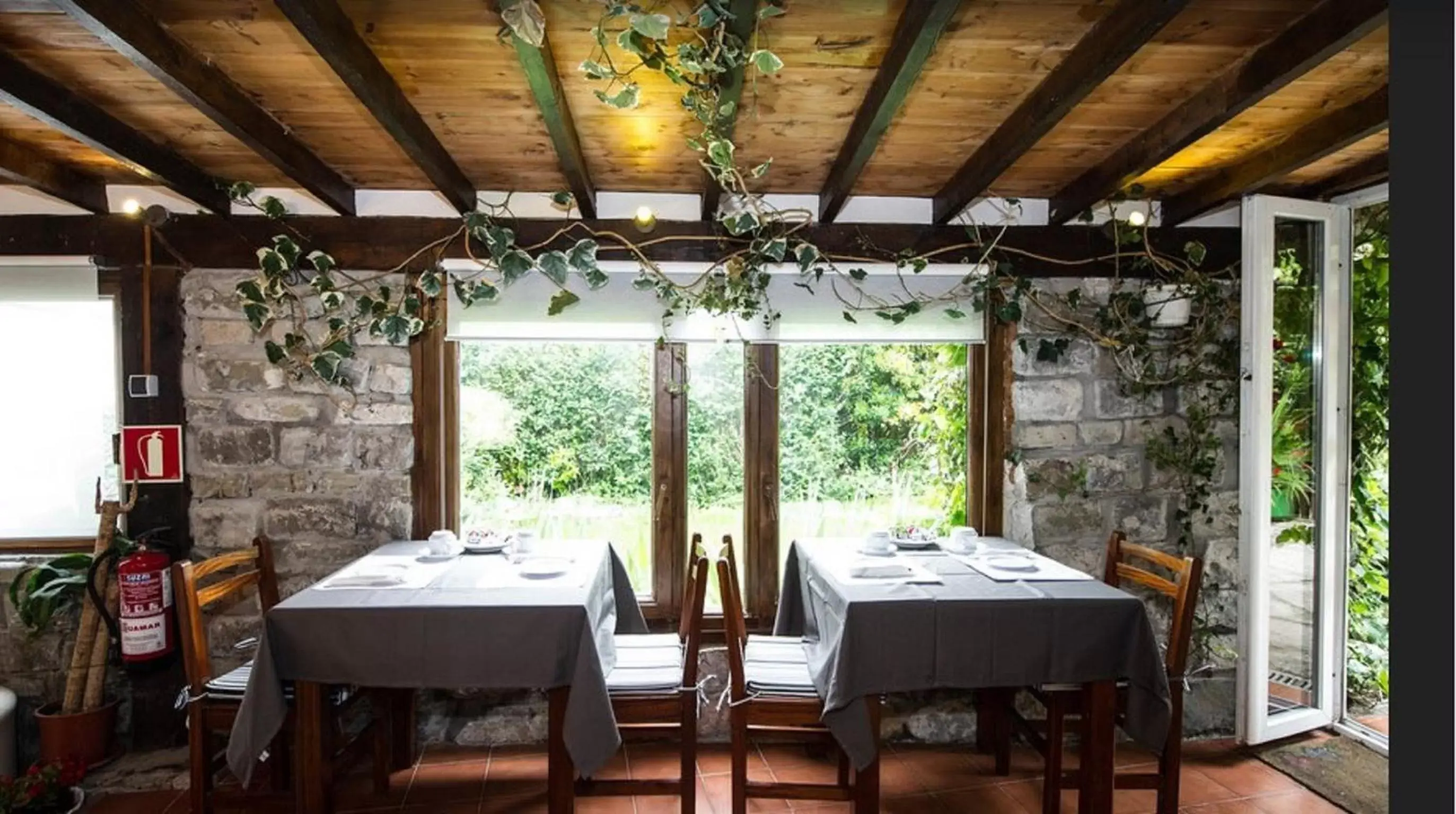 Garden, Restaurant/Places to Eat in Hotel Itxas Gain Getaria