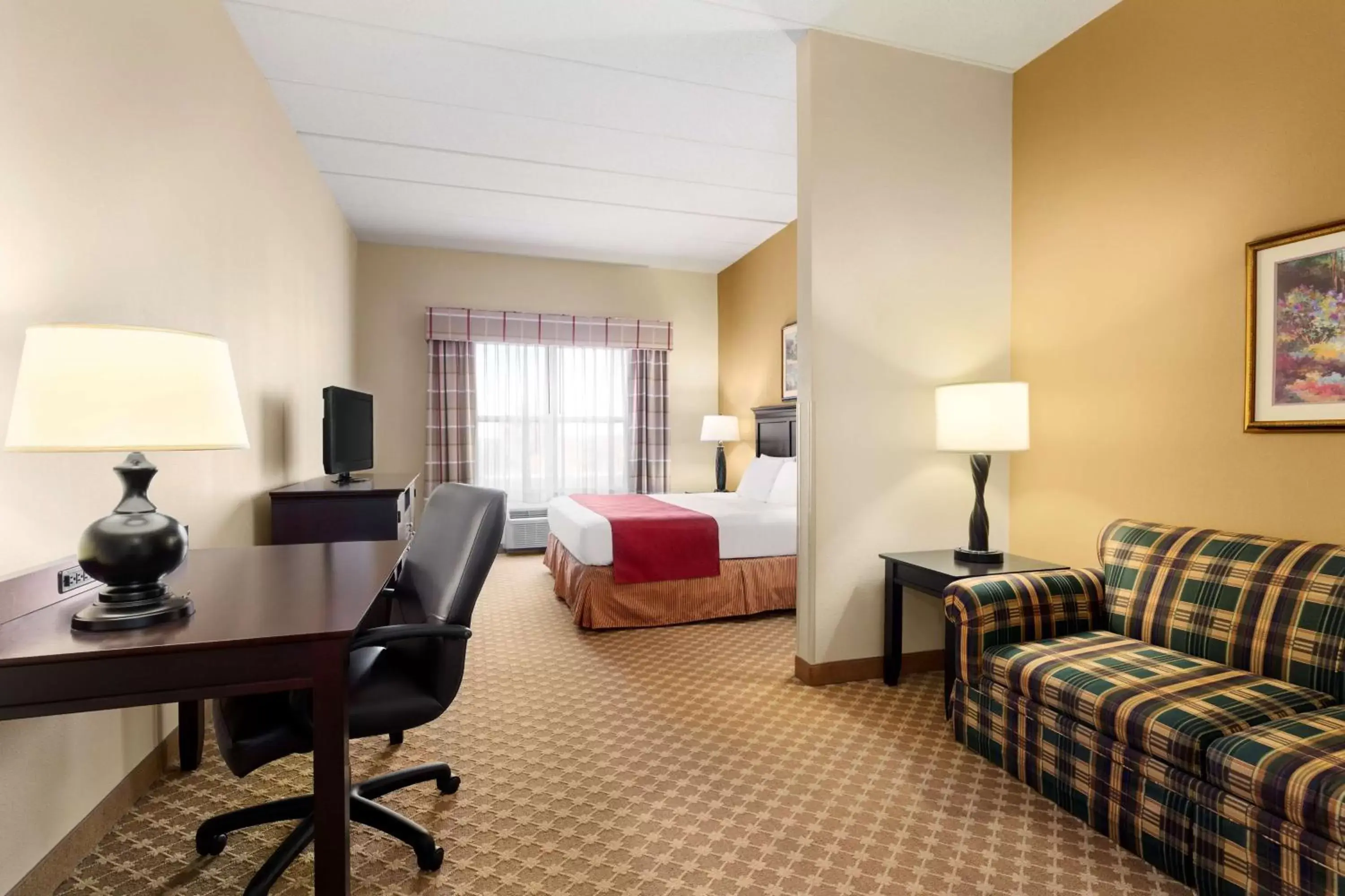 Photo of the whole room, Seating Area in Country Inn & Suites by Radisson, Frackville (Pottsville), PA