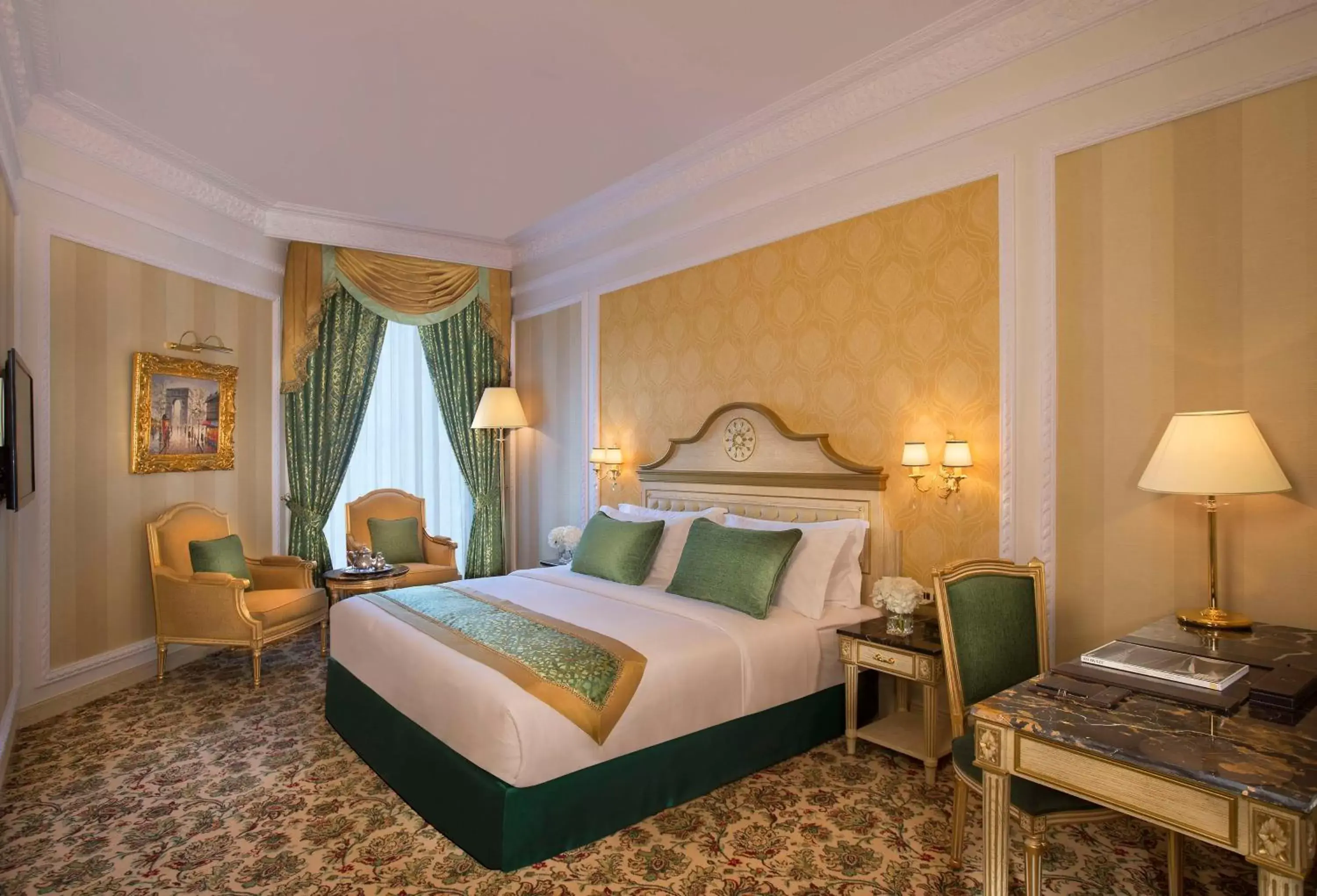 Bed in Royal Rose Hotel