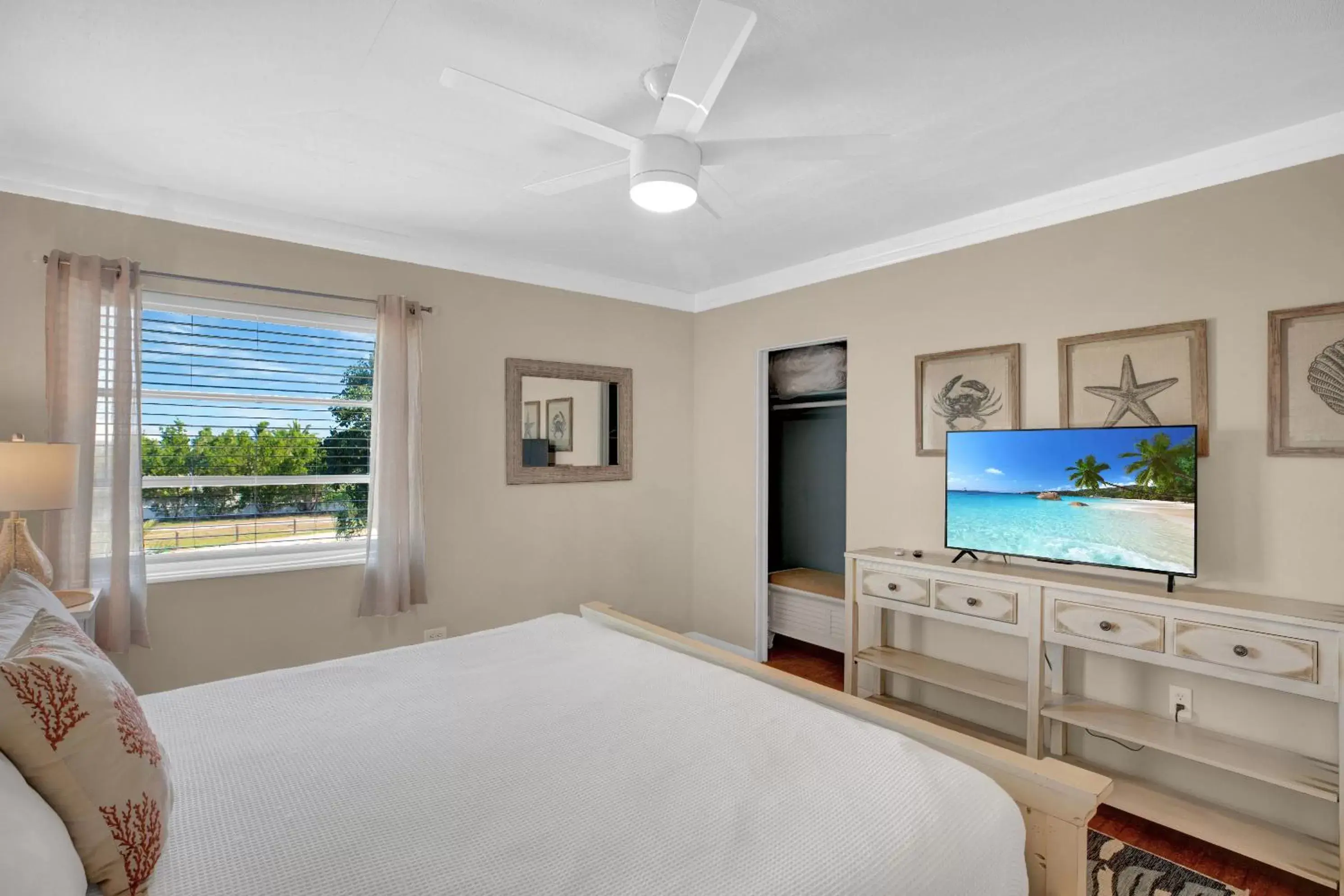 Bedroom, Bed in Seascape Resort & Marina