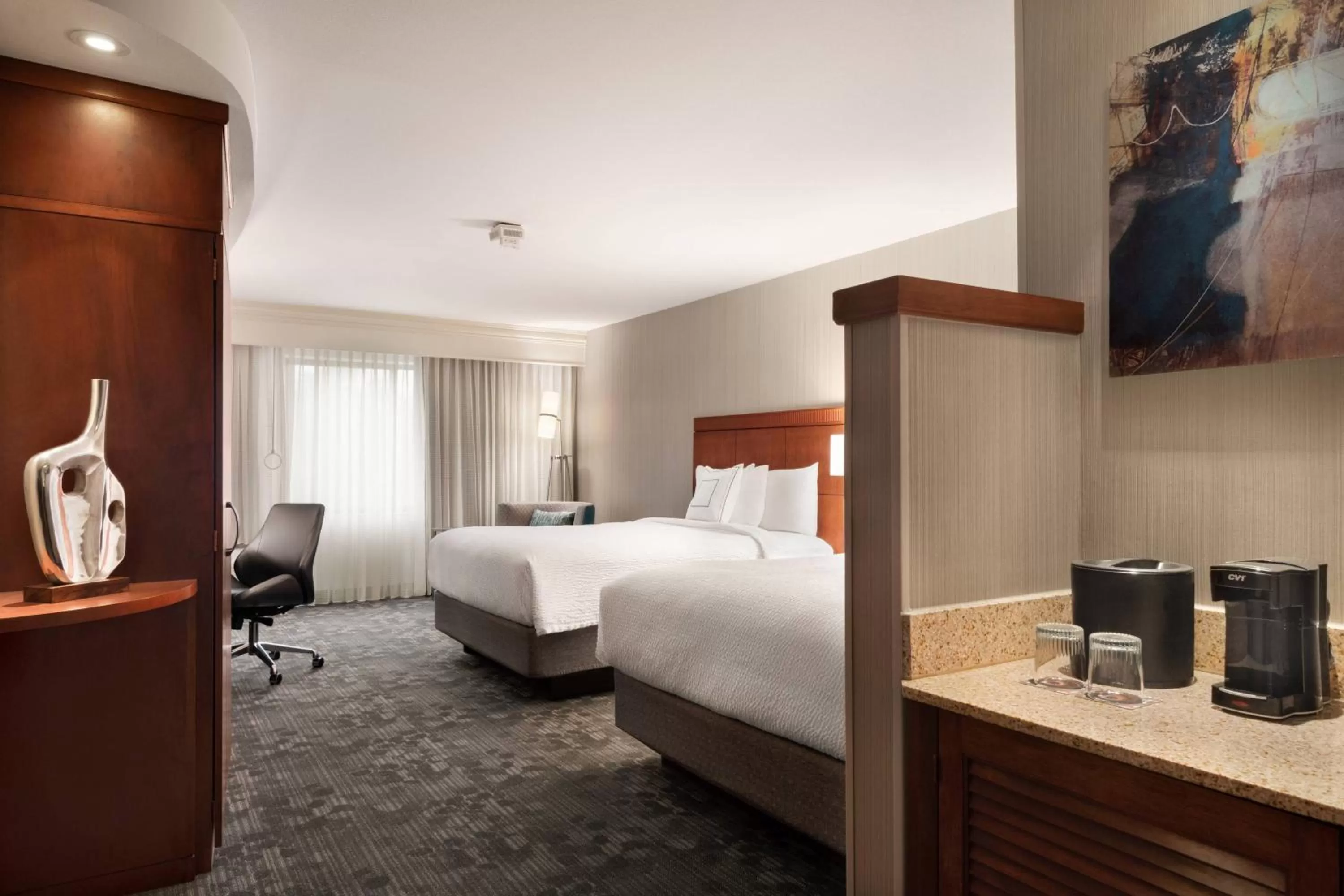 Photo of the whole room, Bed in Courtyard by Marriott Potomac Mills Woodbridge