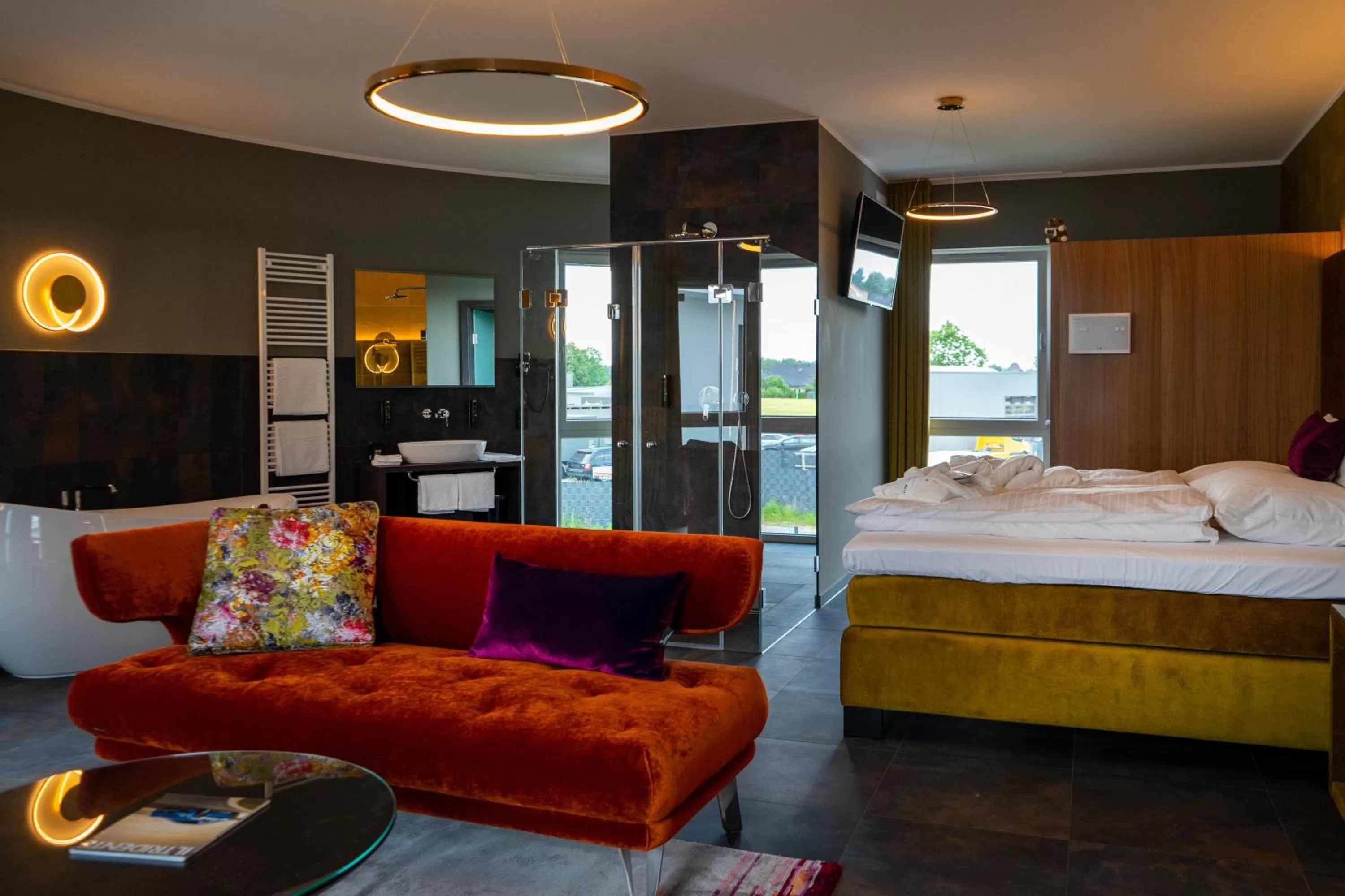 Seating area, Bed in Motel24