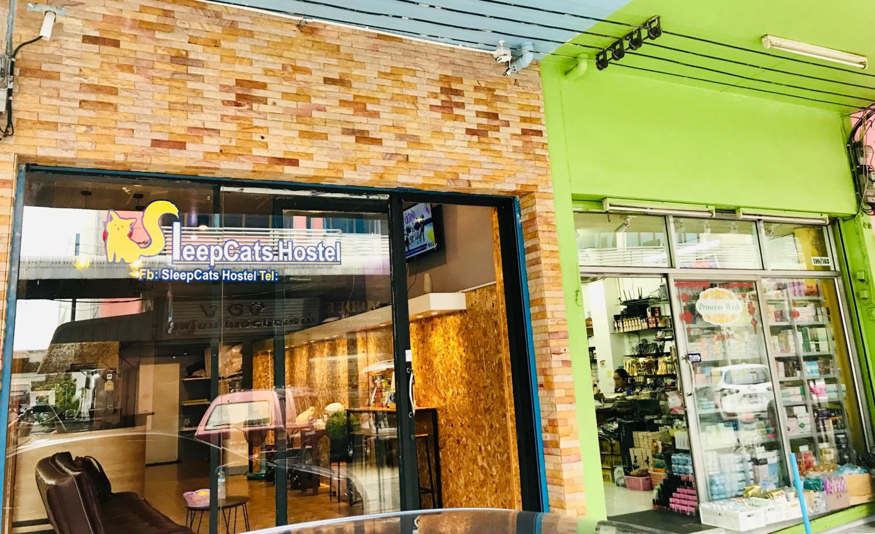 Facade/entrance in SleepCats Hostel
