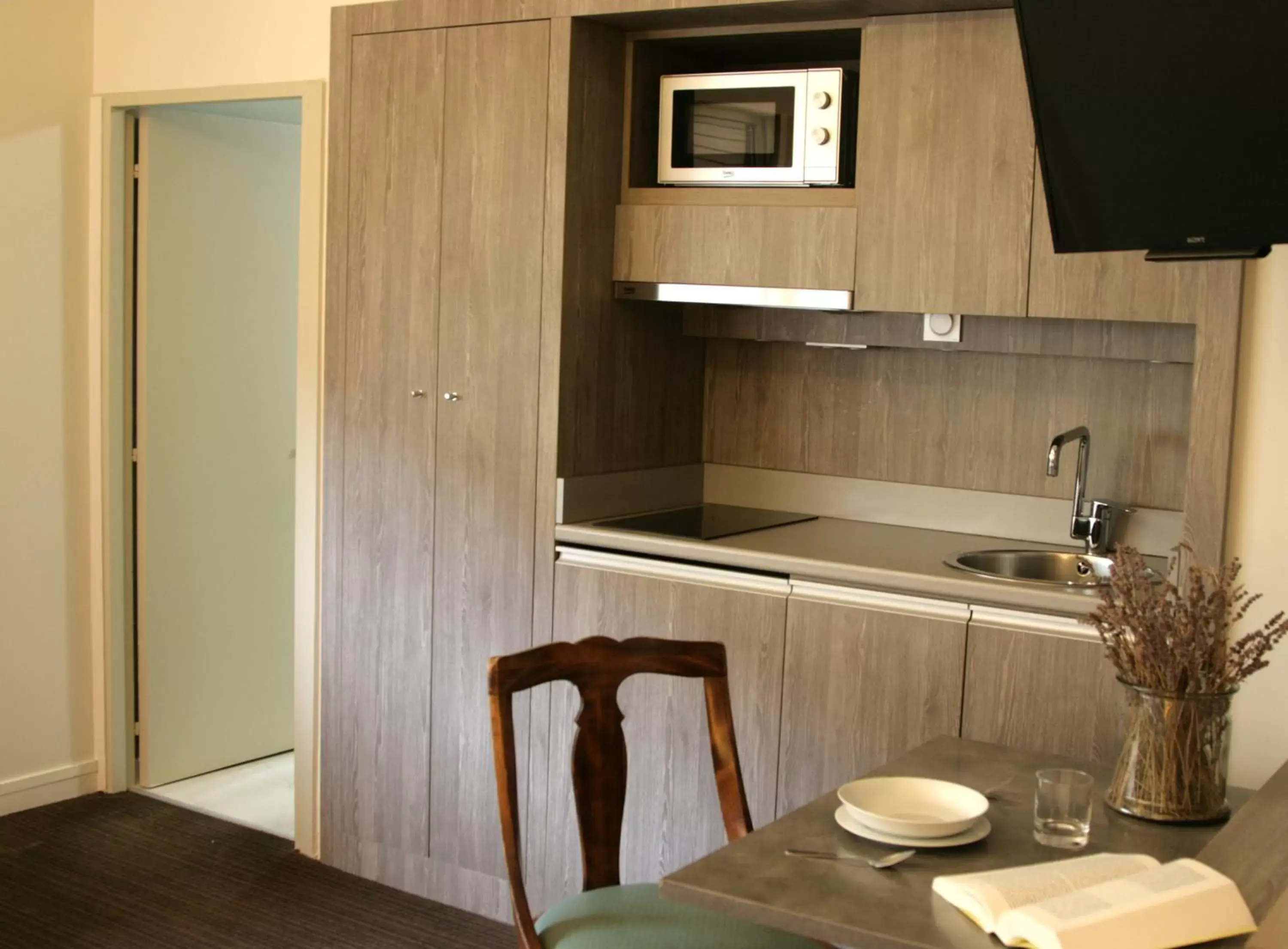 TV and multimedia, Kitchen/Kitchenette in Hôtel Albion