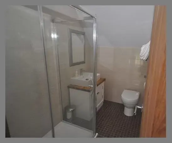 Shower, Bathroom in Court Farm Barns