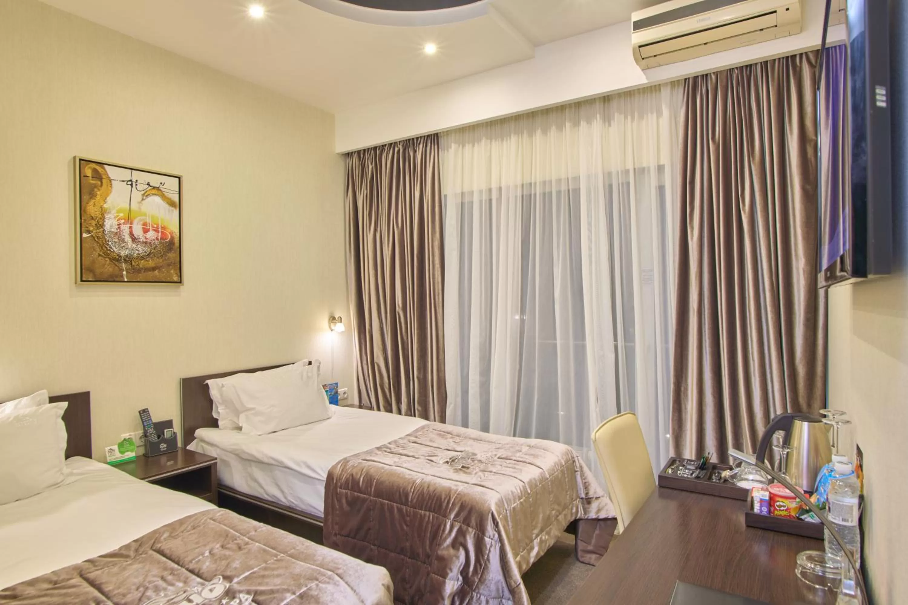 Standard Twin Room in Hotel & Spa NEMO with dolphins