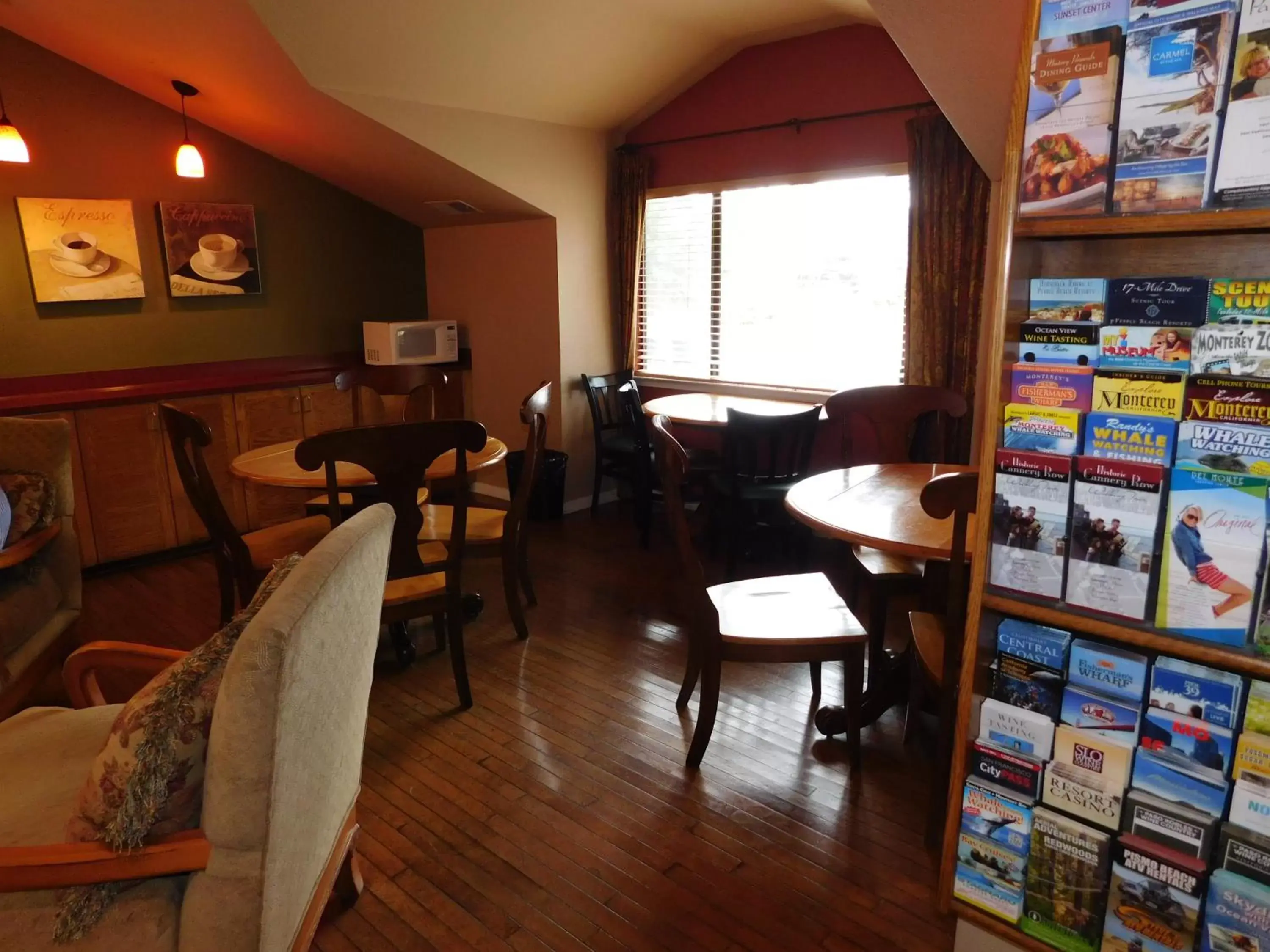 Lobby or reception, Lounge/Bar in Pacific Gardens Inn