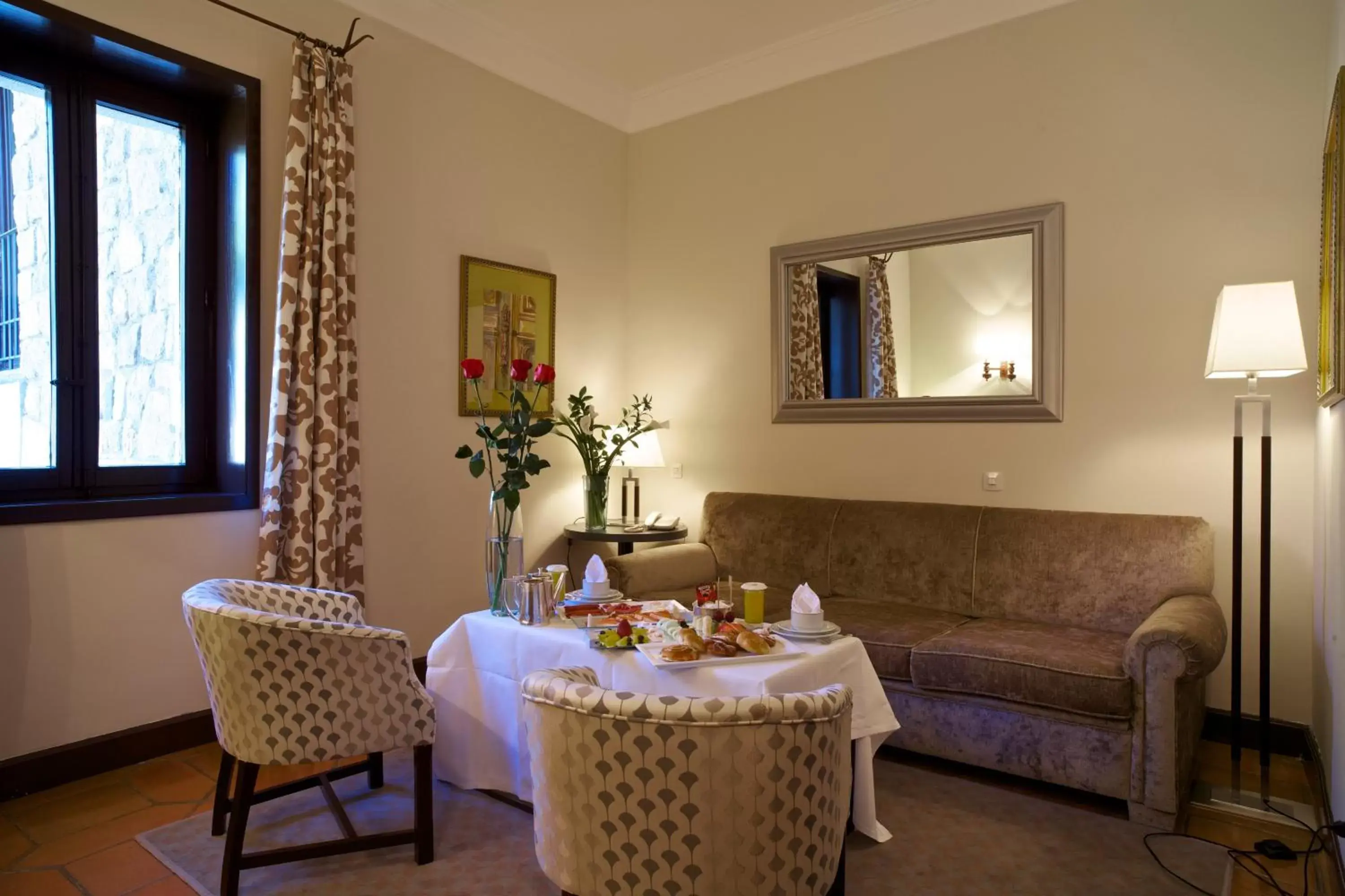 Photo of the whole room, Seating Area in Parador de Ávila