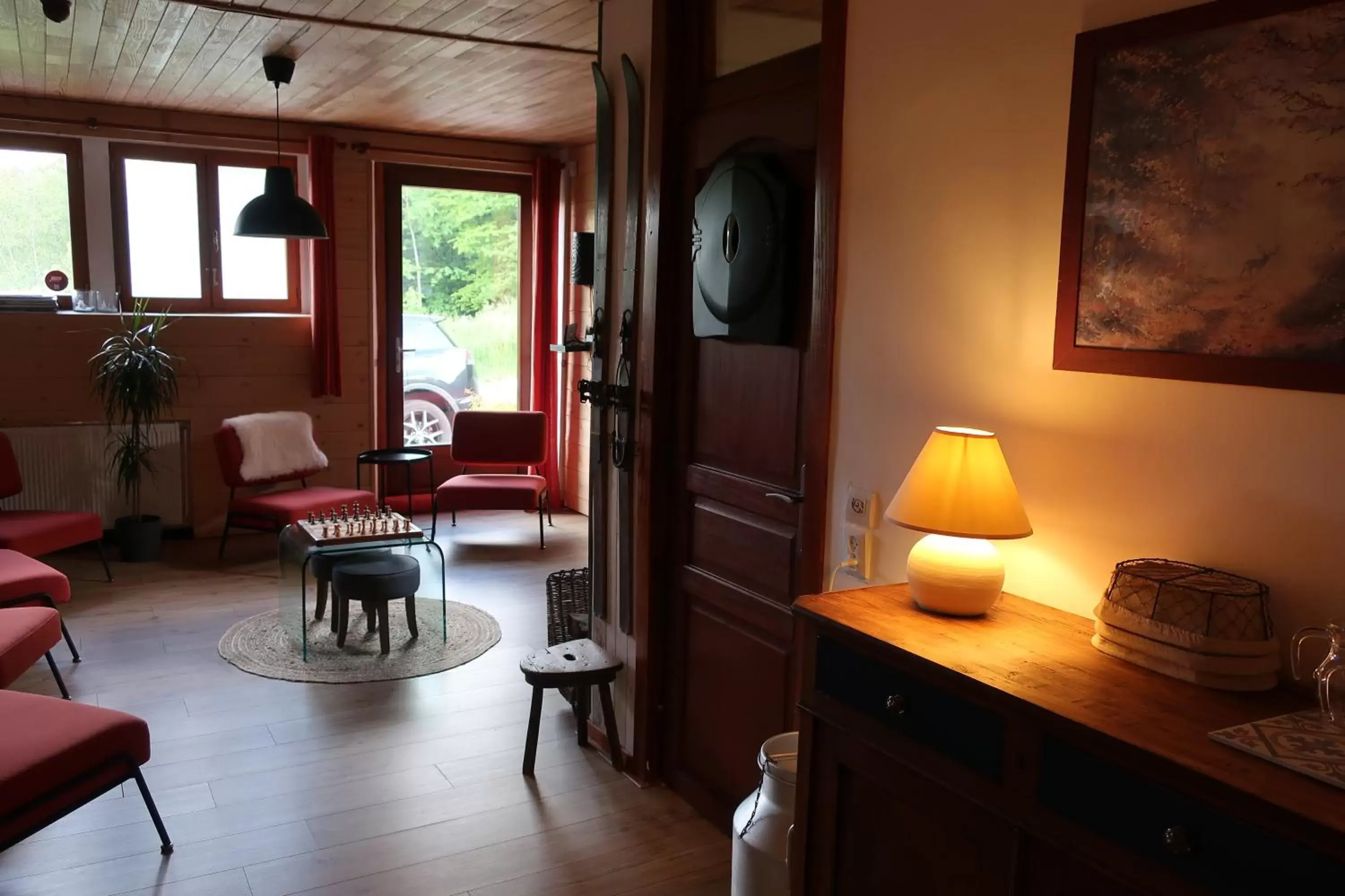 Communal lounge/ TV room, Seating Area in Gîte et chambres d'hôtes le Chêne