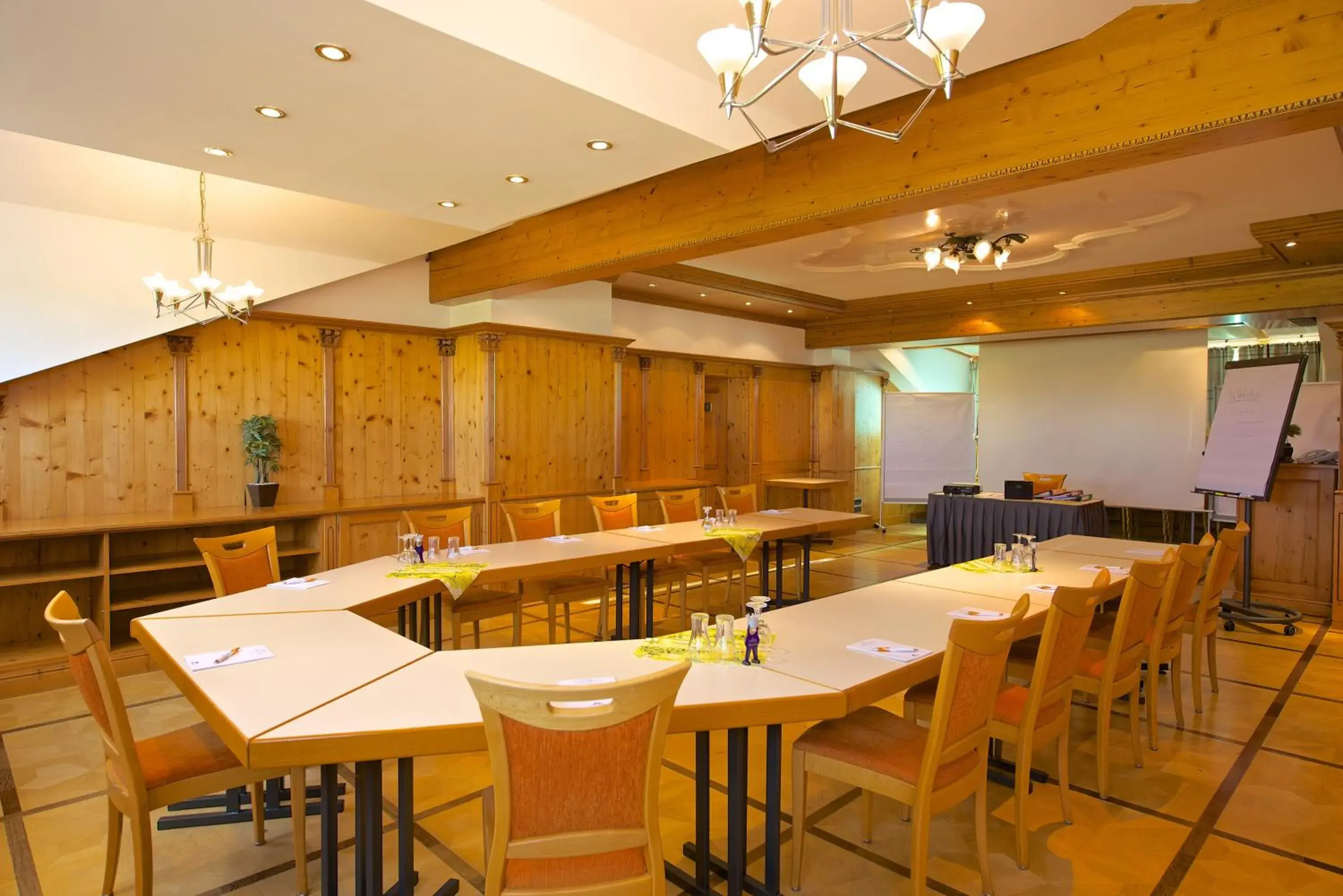 Meeting/conference room, Restaurant/Places to Eat in Park Hotel Laim