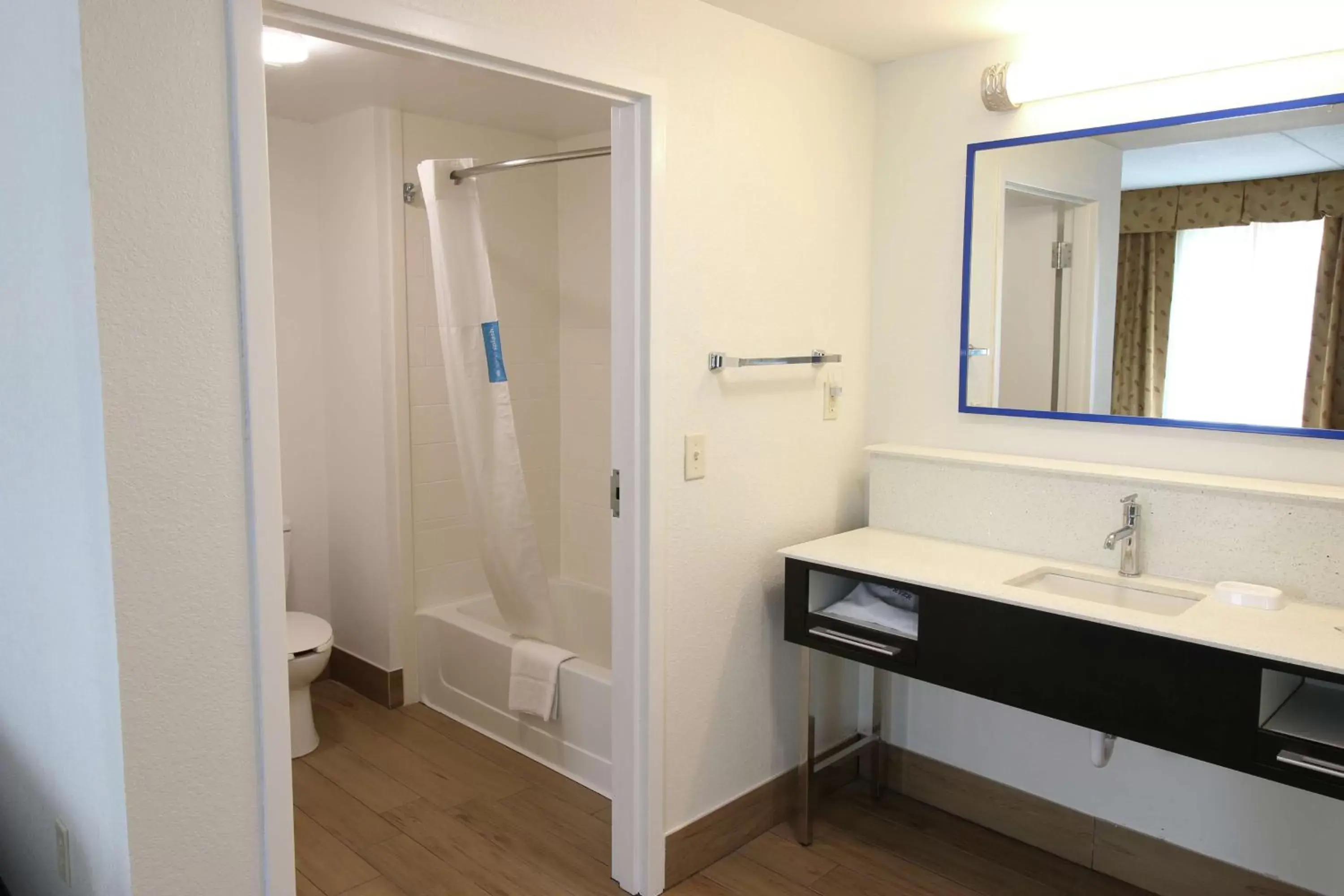 Photo of the whole room, Bathroom in Hampton Inn & Suites Palm Coast