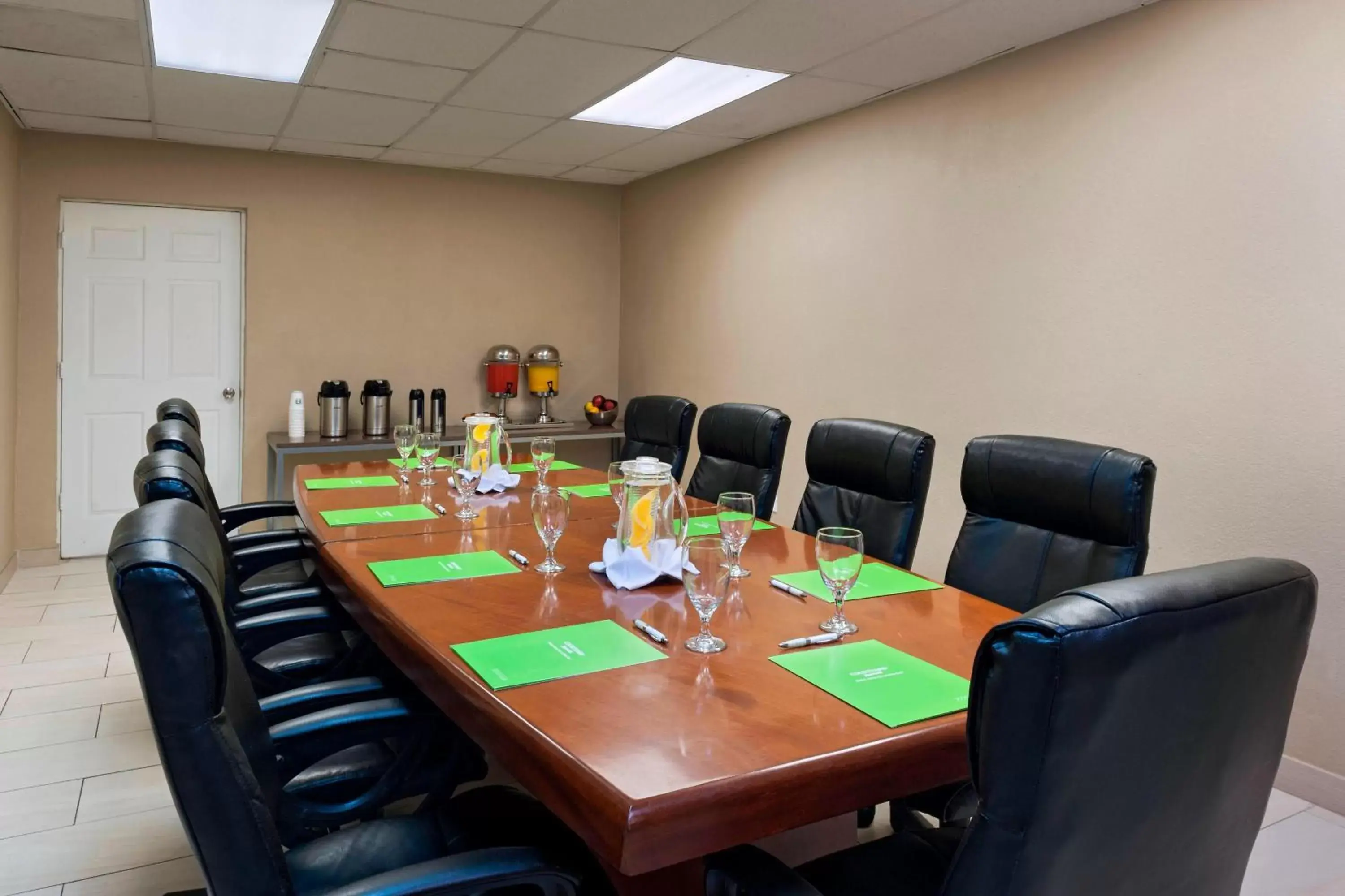 Meeting/conference room in Courtyard by Marriott Nassau Downtown/Junkanoo Beach