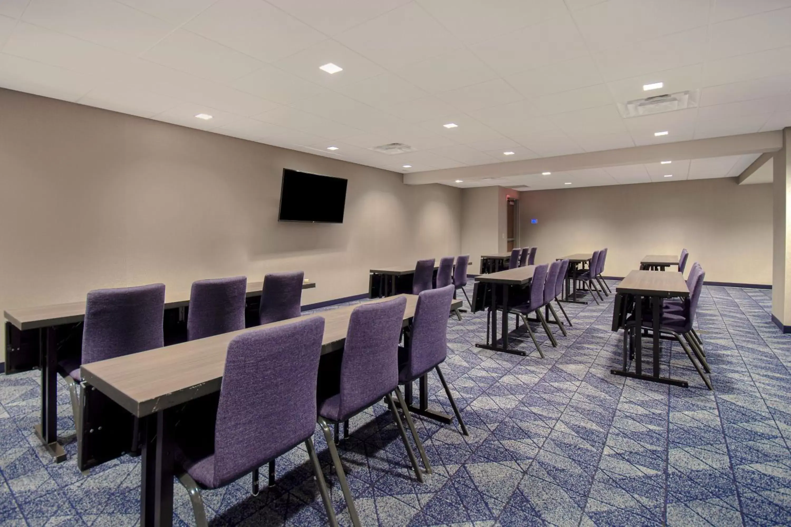 Meeting/conference room in Courtyard by Marriott Cincinnati Airport