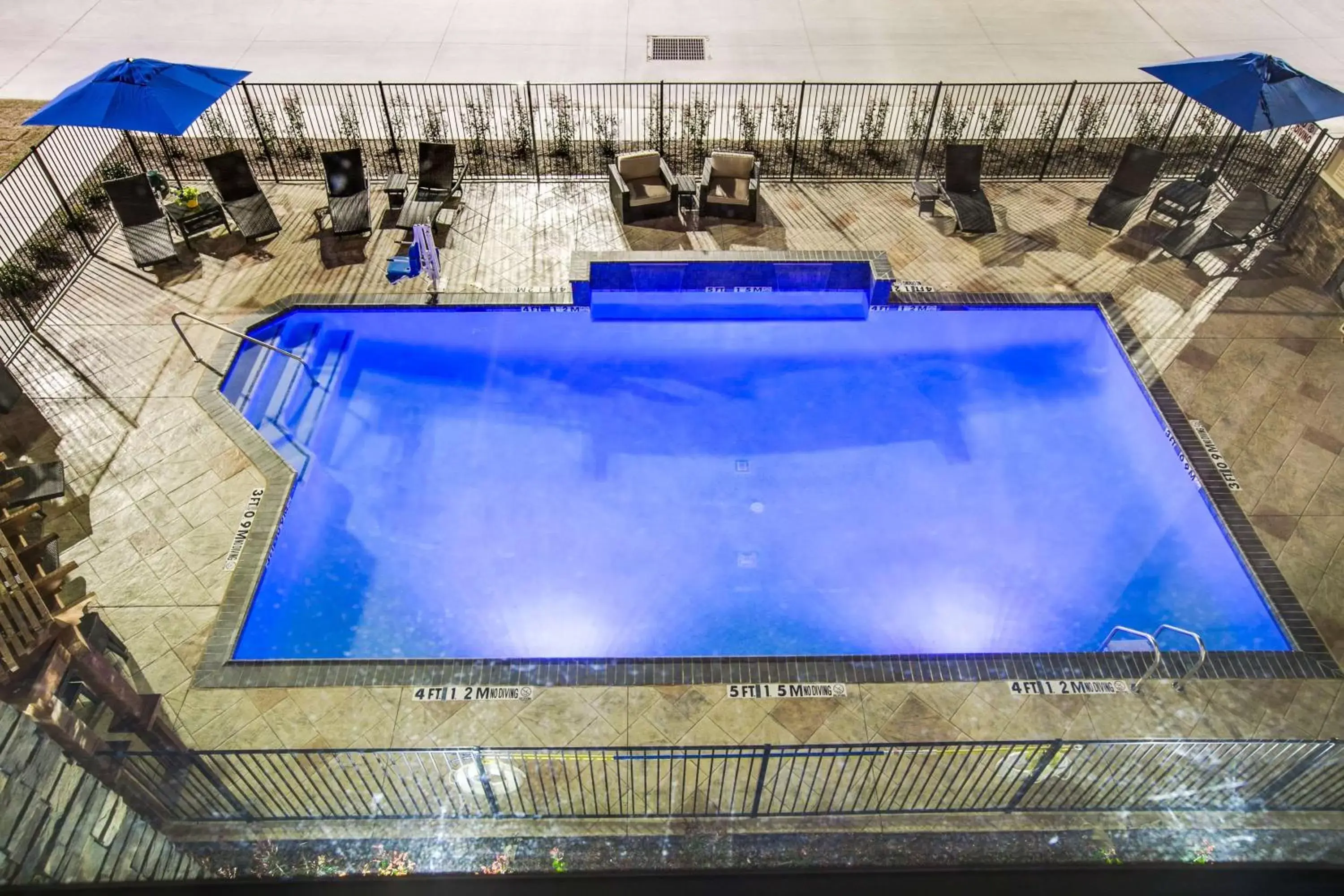 Pool view in Hampton Inn & Suites Dallas/Ft. Worth Airport South Pool view in Hampton Inn & Suites Dallas/Ft. Worth Airport South