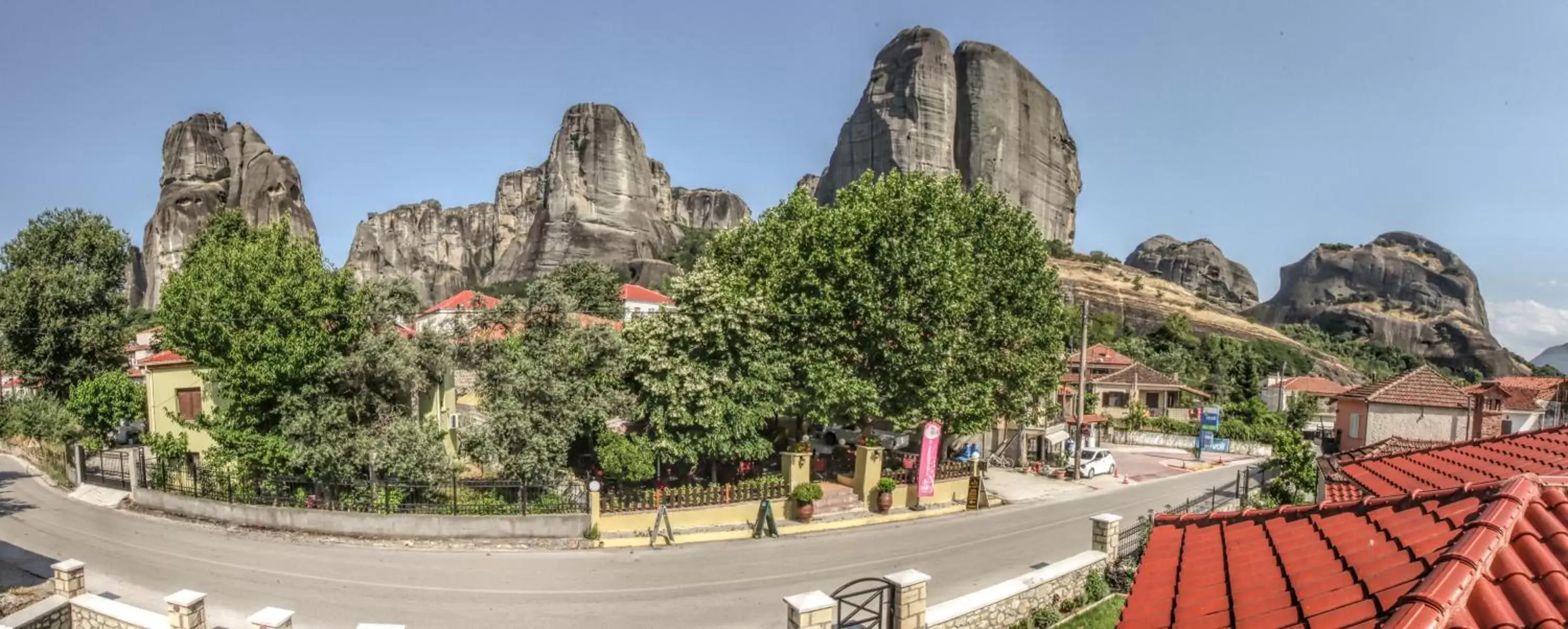 Neighbourhood in Meteora Heaven and Earth Kastraki premium suites