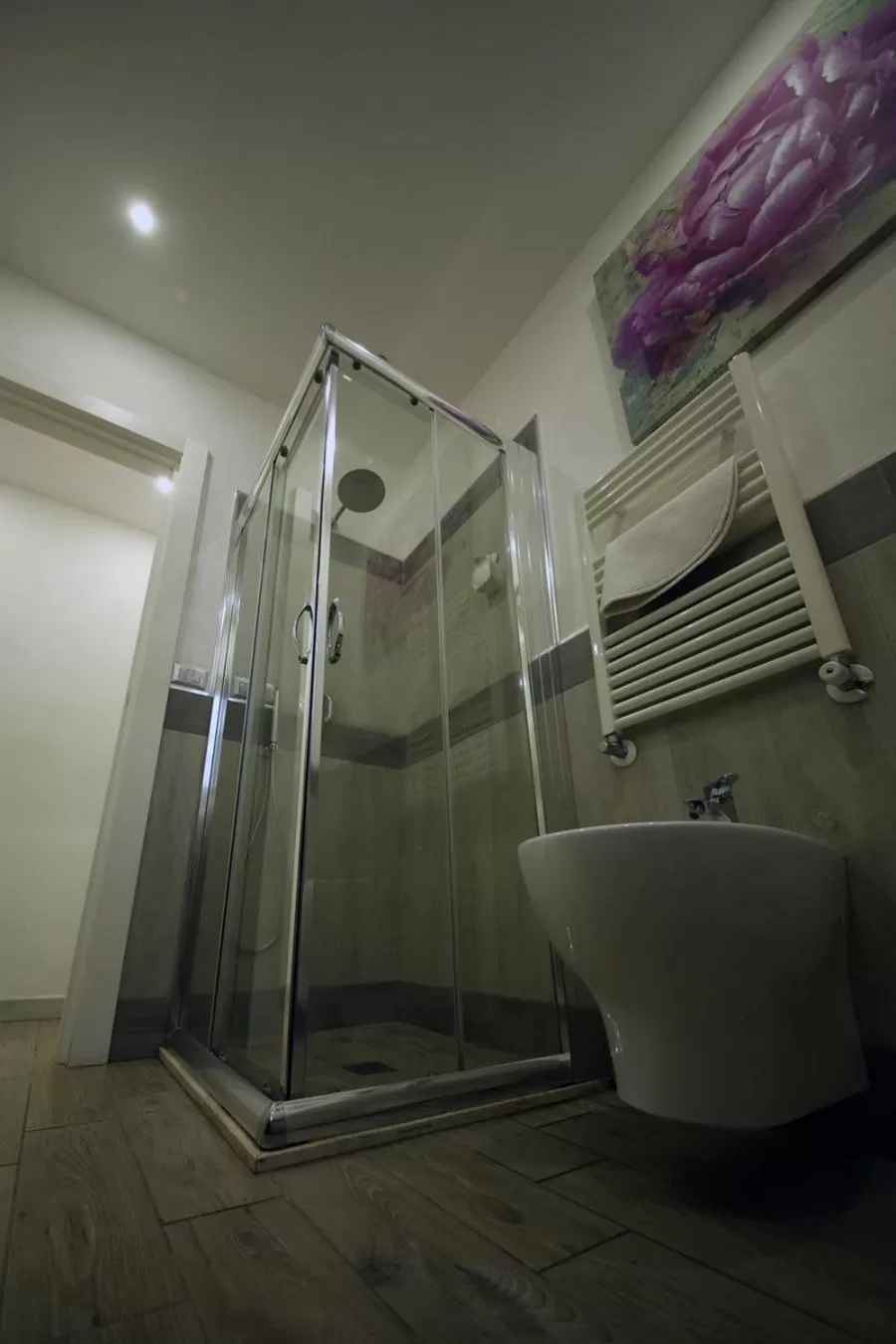 Shower in La piazzetta