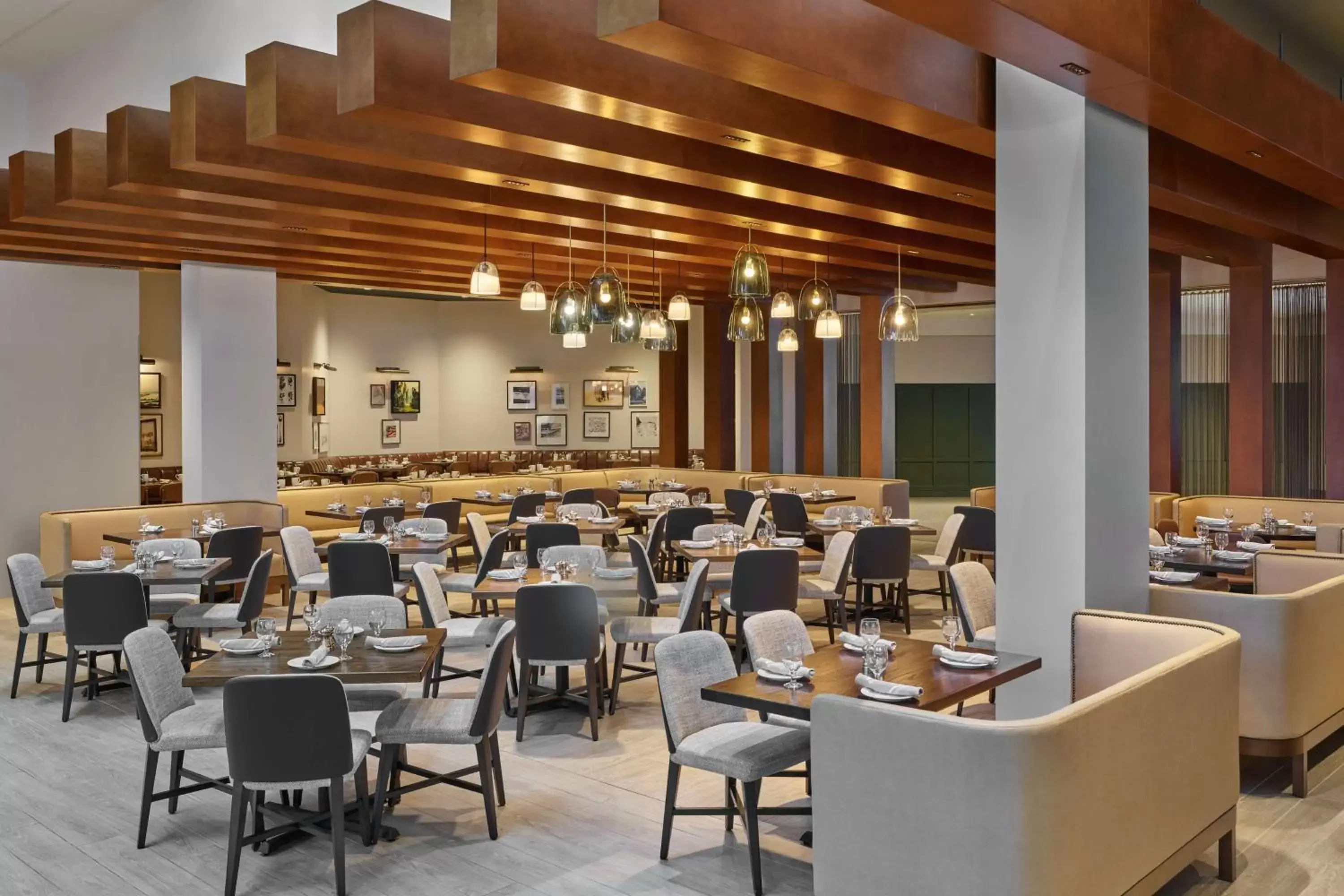 Restaurant/Places to Eat in Hilton Atlanta Airport