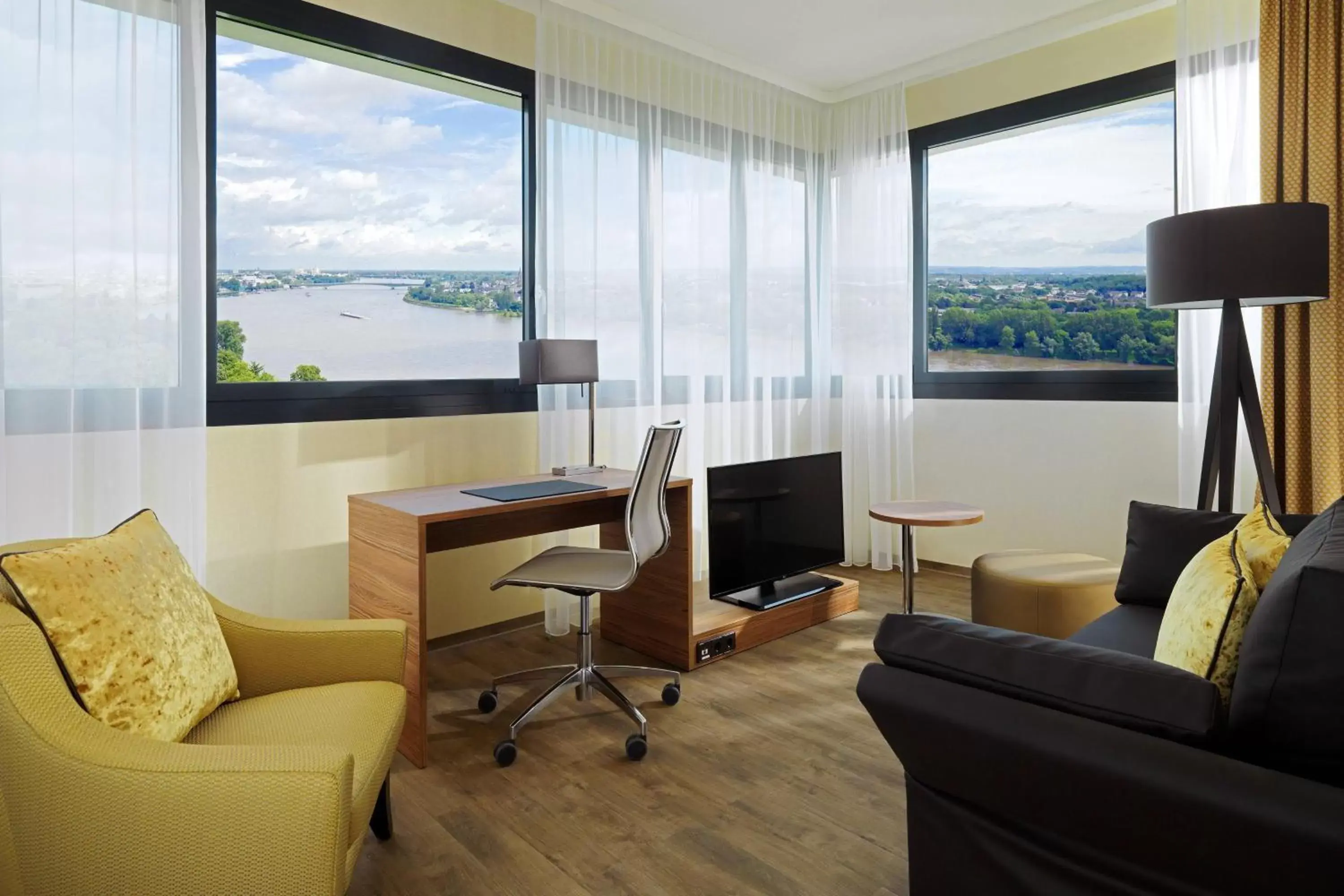 Living room, Seating Area in Bonn Marriott Hotel