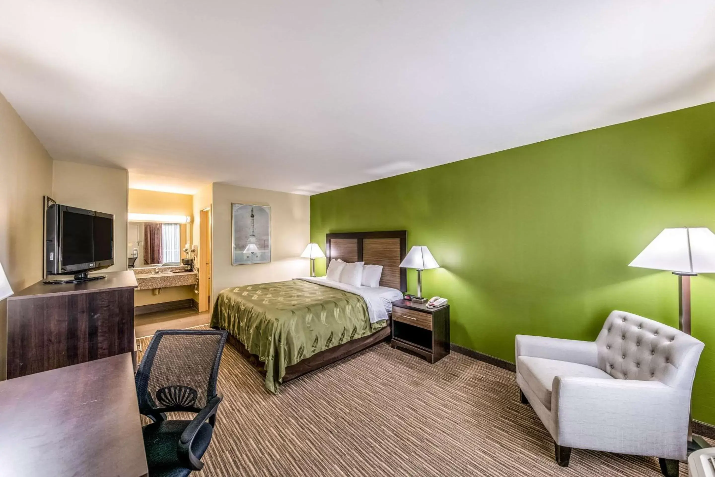 Photo of the whole room in Quality Inn Gainesville