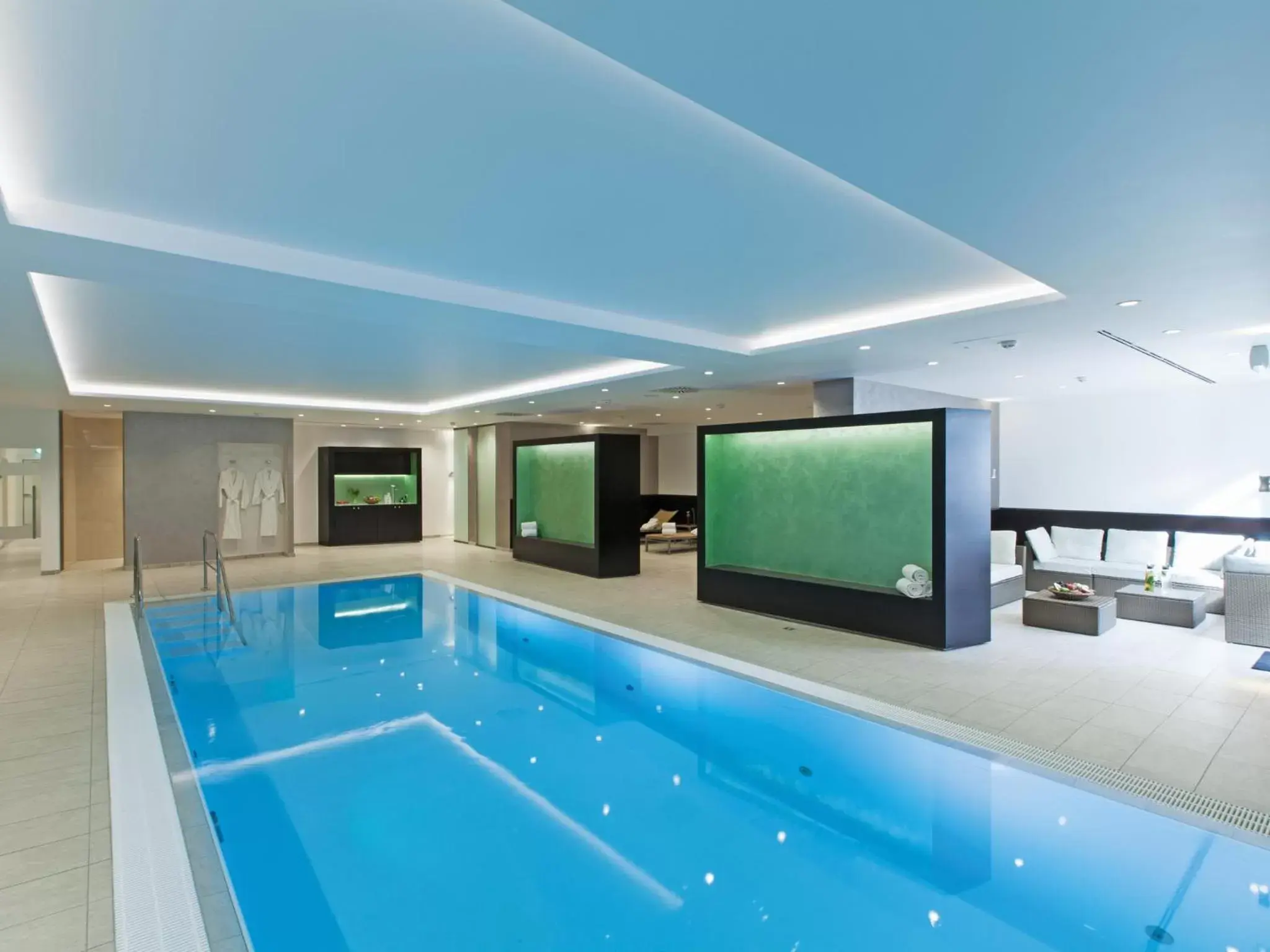 Swimming Pool in Radisson Blu Conference Hotel, Düsseldorf