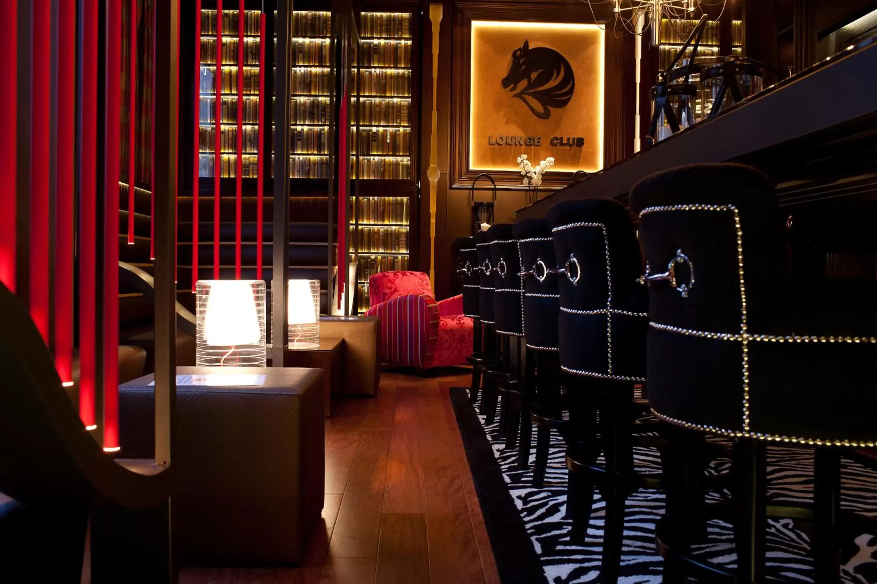 Lounge or bar in Drake Longchamp