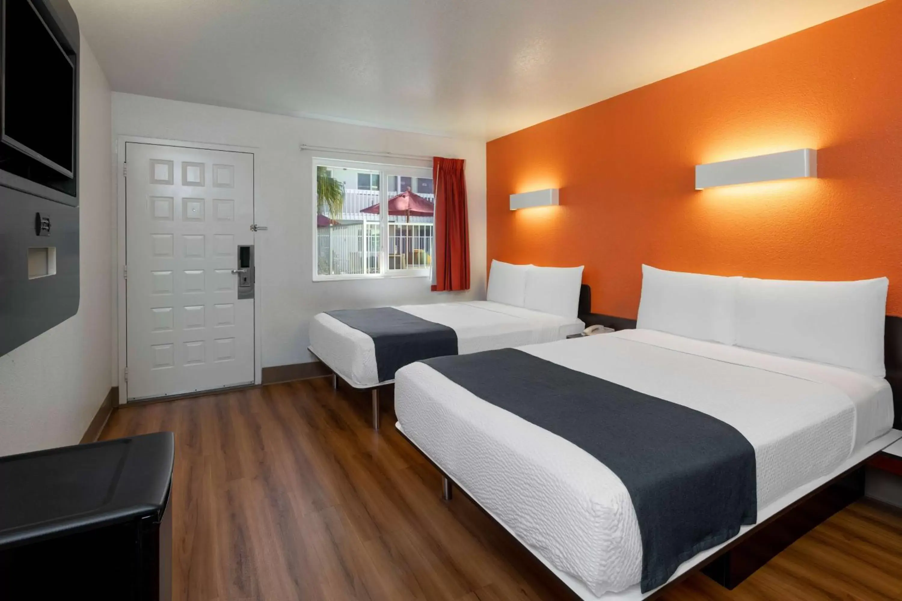 Bedroom, Bed in Motel 6-Carpinteria, CA - Santa Barbara - South