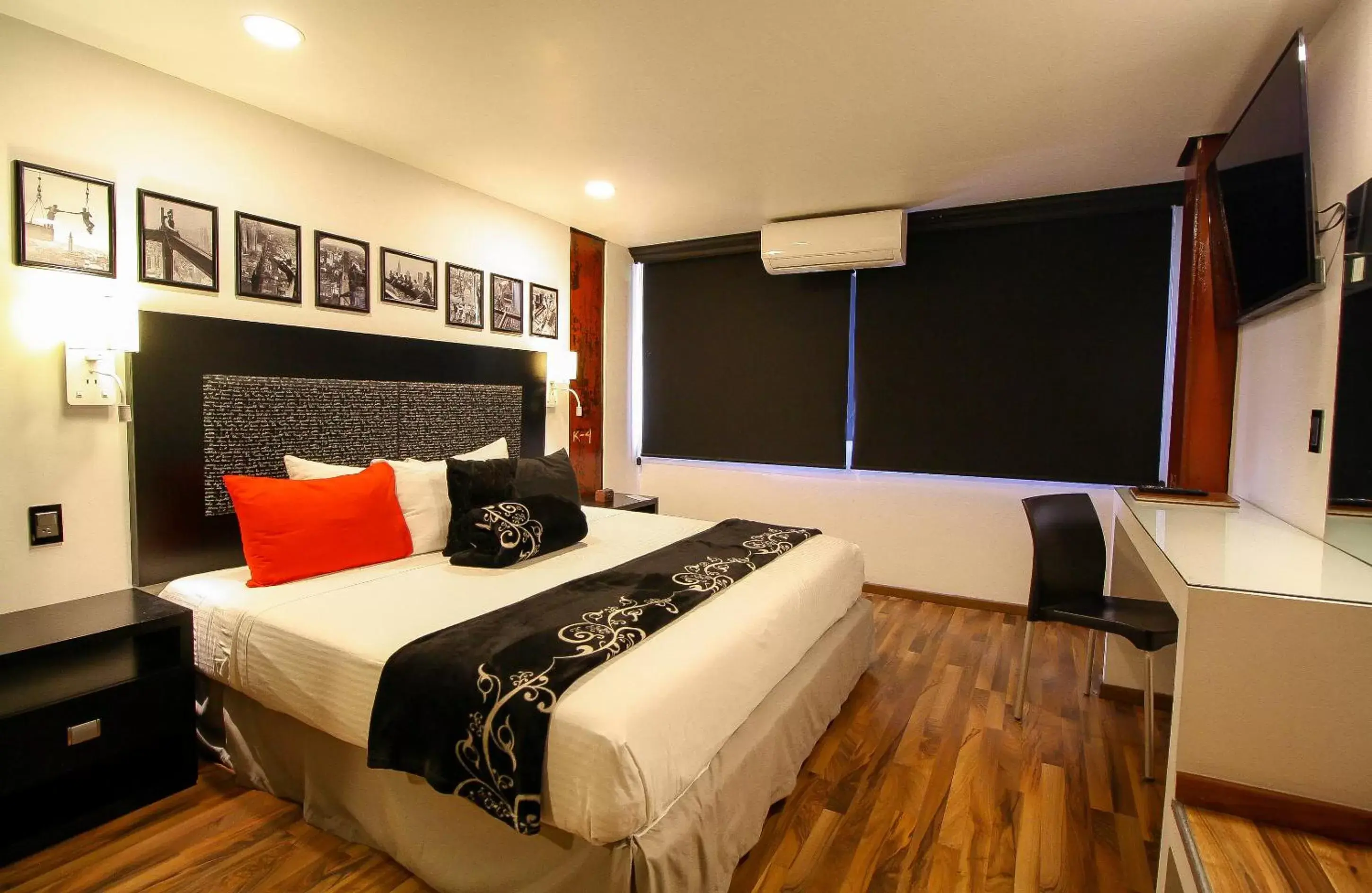Photo of the whole room, Bed in Hotel Black Mexico City