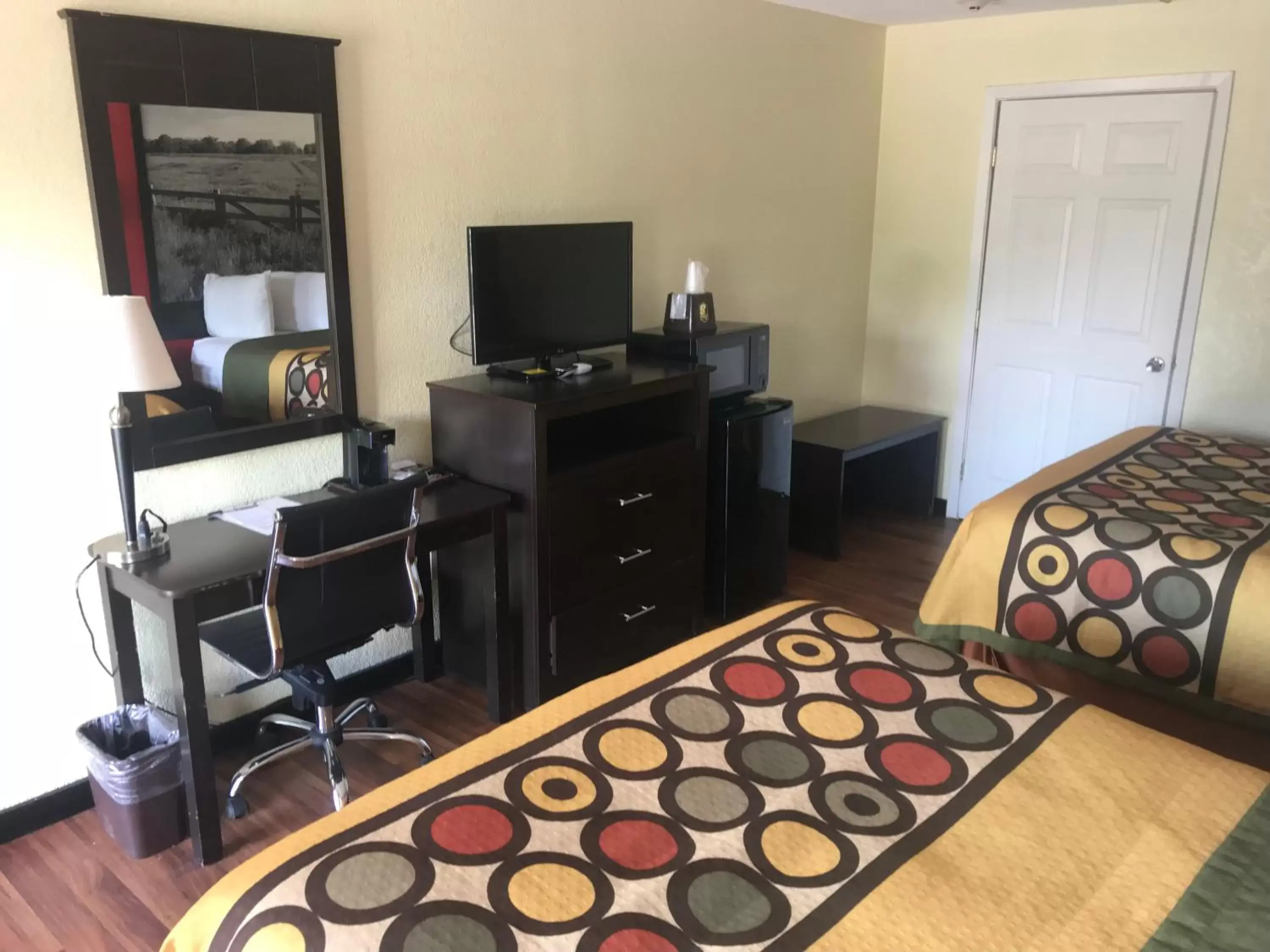 Photo of the whole room, TV/Entertainment Center in Super 8 by Wyndham Corsicana