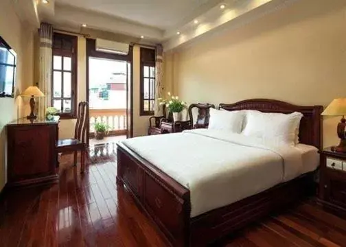 Photo of the whole room, Bed in Lucky 3 Hotel & Travel