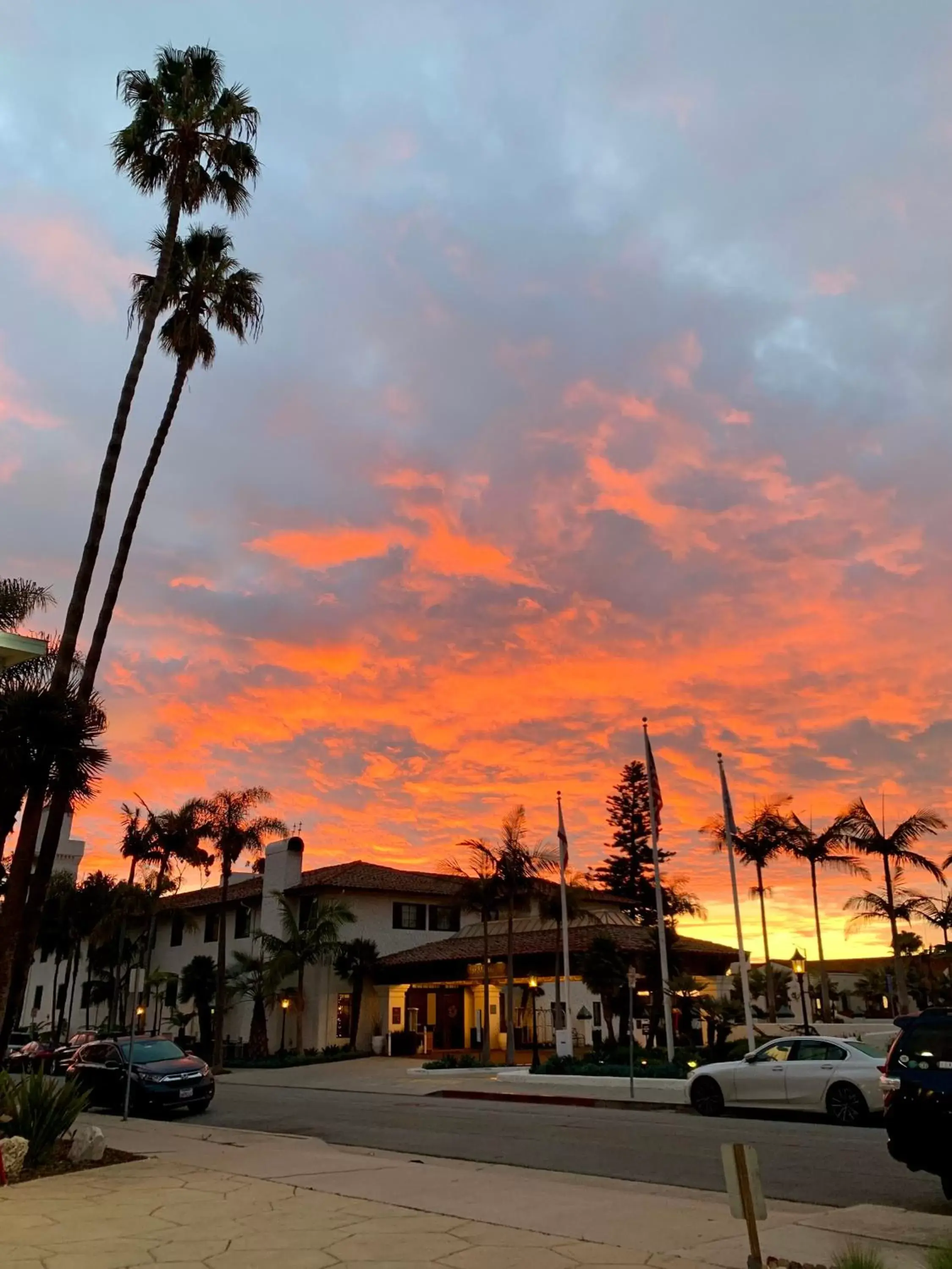 Neighbourhood, Sunrise/Sunset in Inn at East Beach