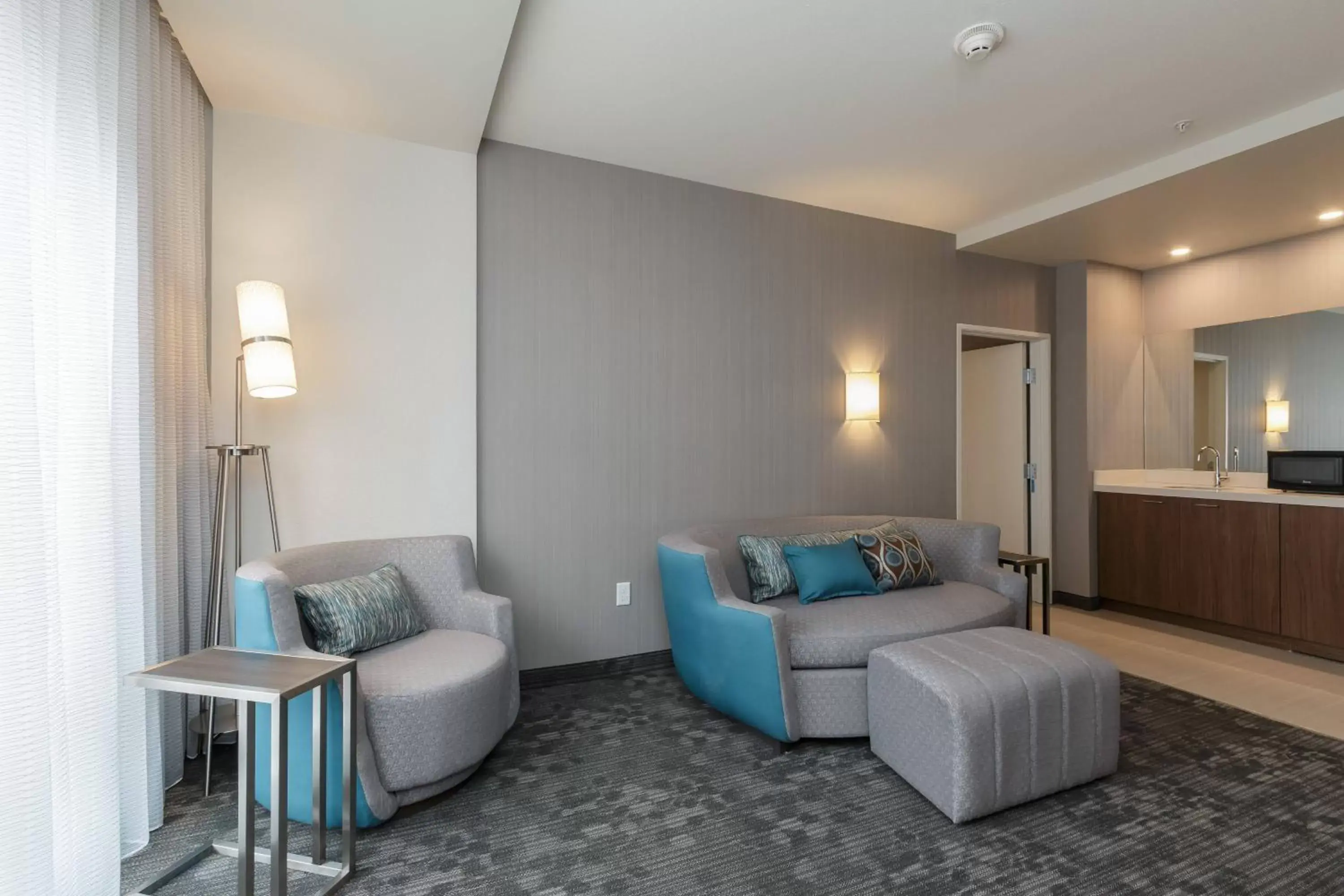 Living room, Seating Area in Courtyard by Marriott South Bend Downtown